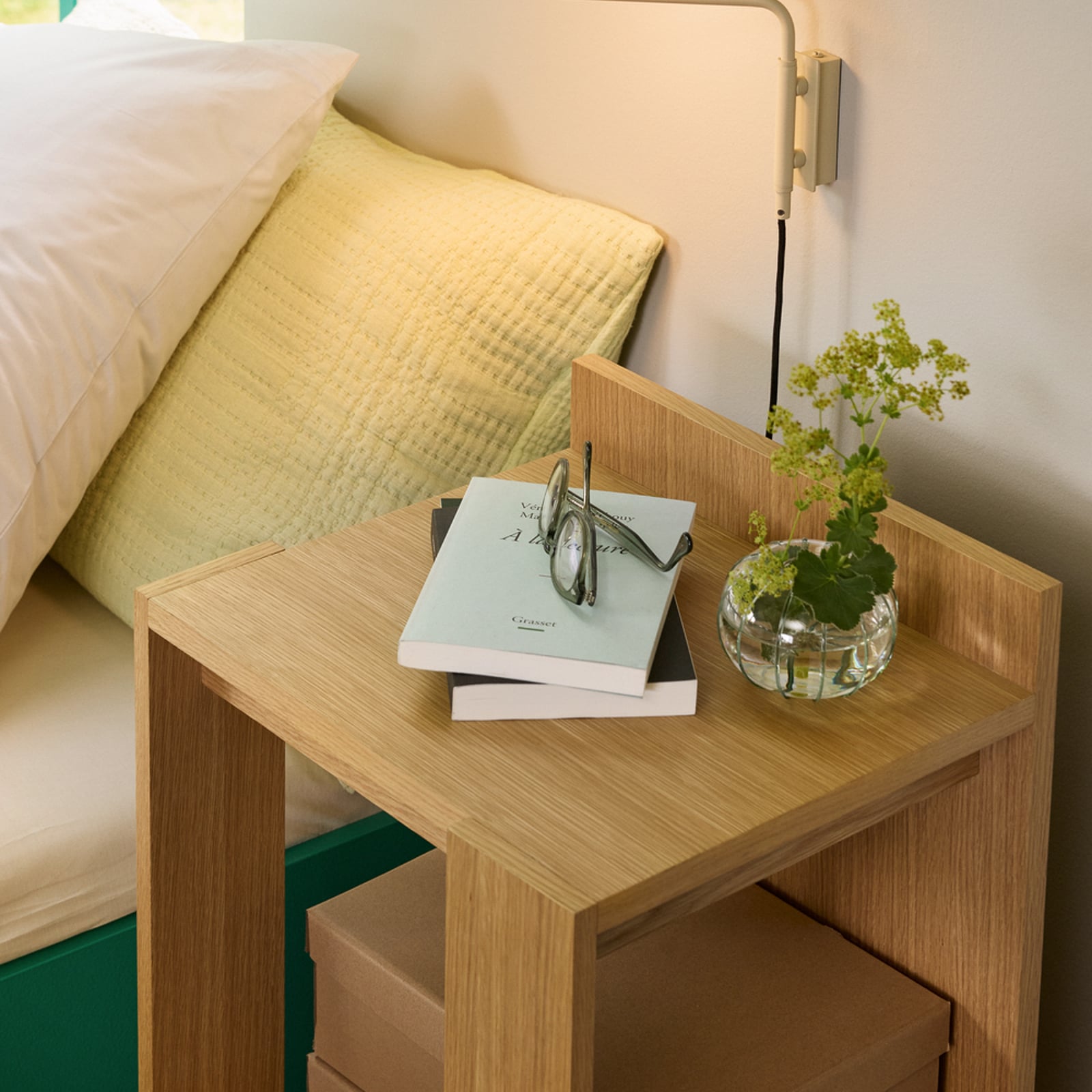 Comodino Merge in rovere chiaro, altezza 70 cm - Hübsch