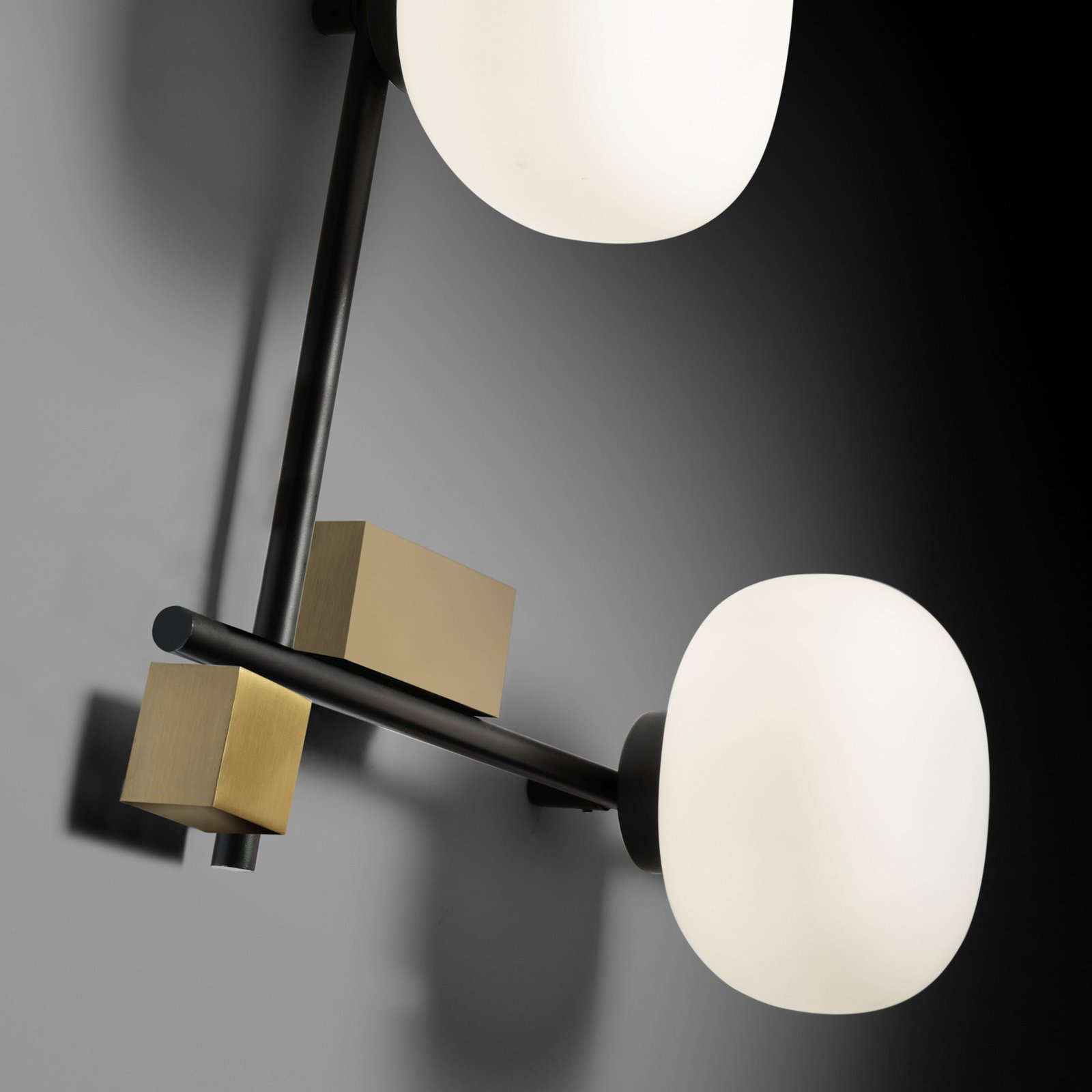 Lingotto wall light, 2-bulb, white/gold/black, glass