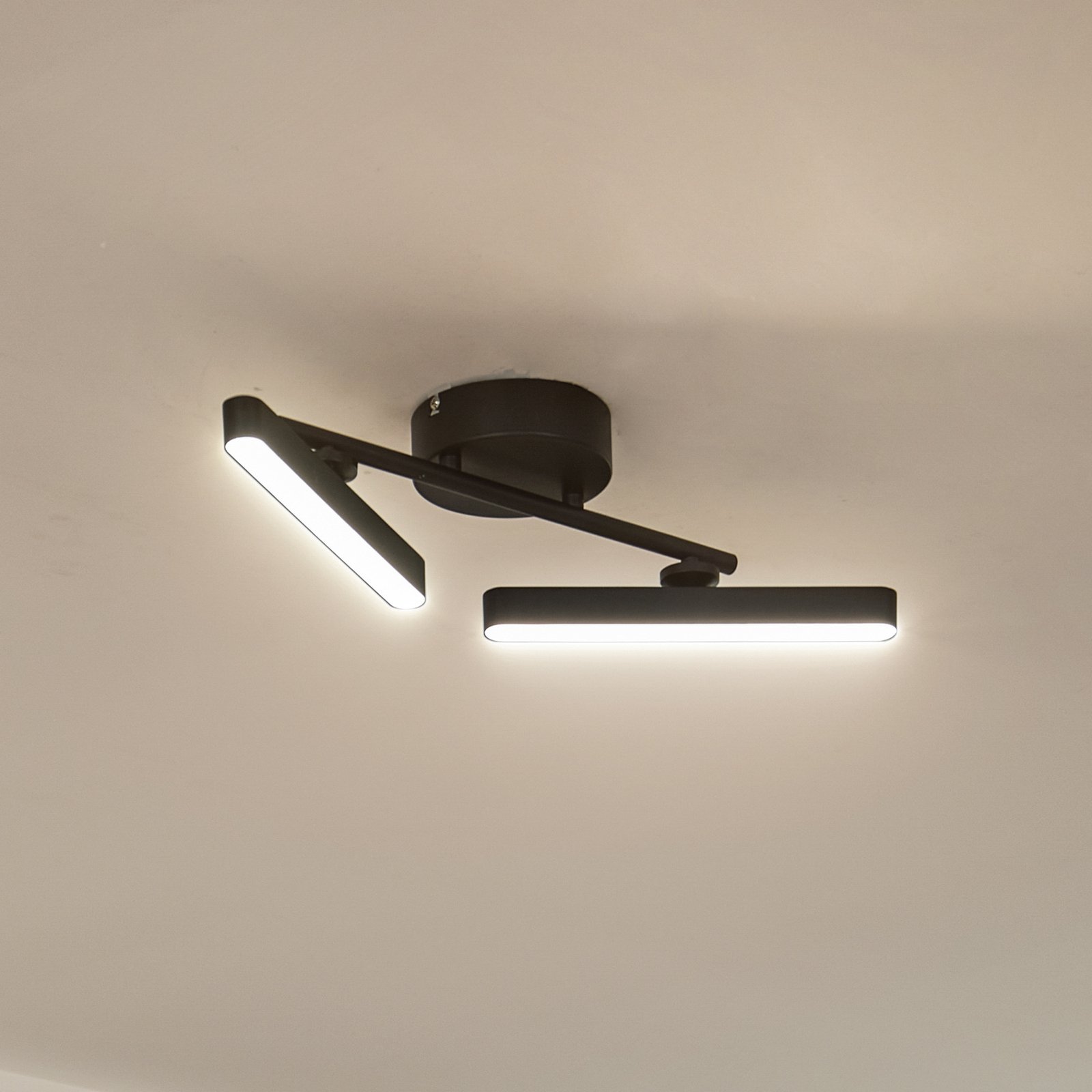 Stropné svietidlo Lindby LED Eldrin, 2 svetlá, čierna farba, železo