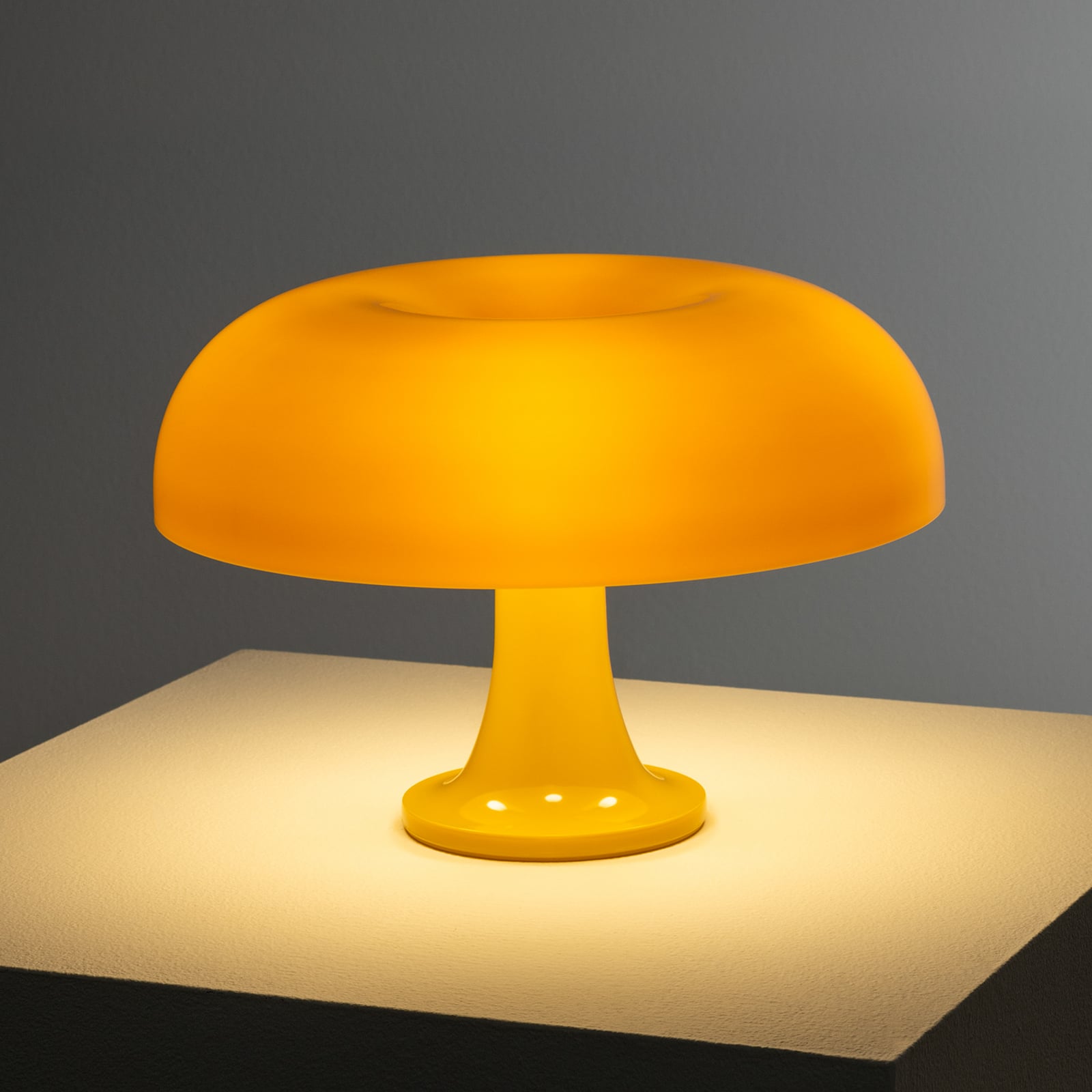 Artemide Tischleuchte Nessino, gelb, Höhe 22 cm Artemide Tischleuchte Nessino, gelb, Höhe 22 cm