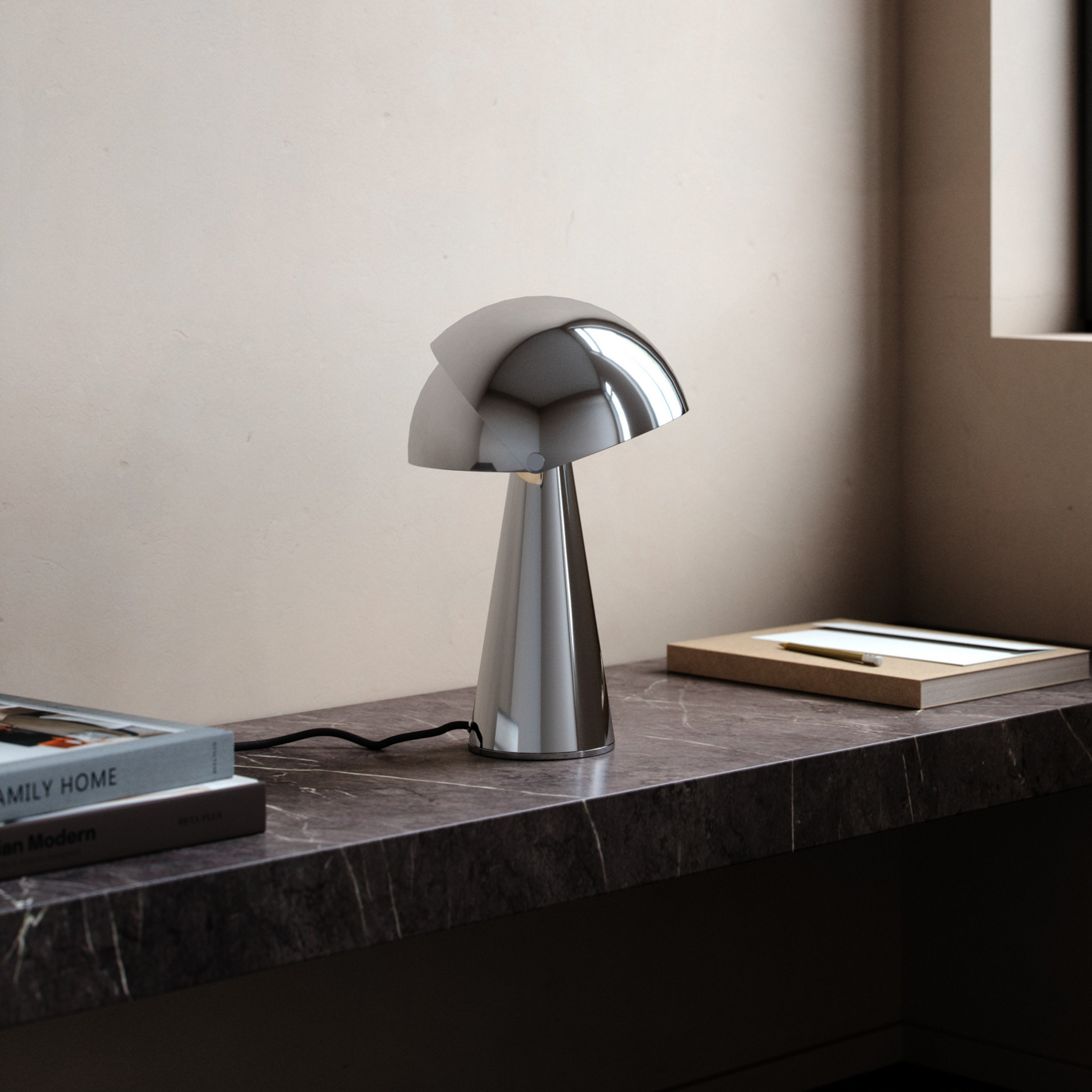 Lampe à poser Align, abat-jour inclinable, chromée