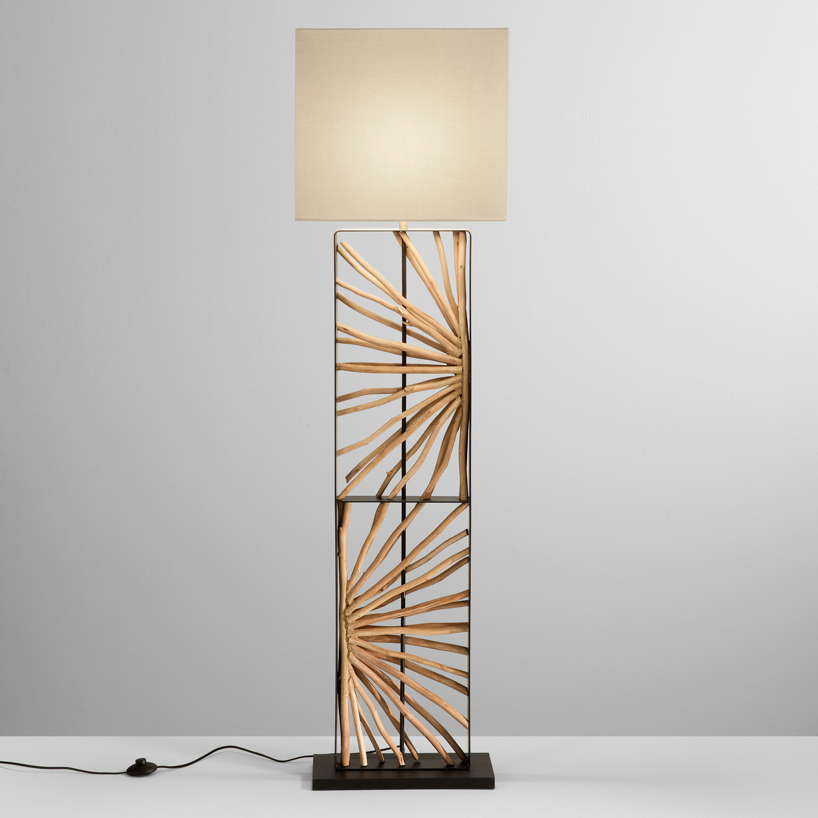 Gulvlampe ETHERNAL sort/træ/hvid, højde 165 cm, træ/stof