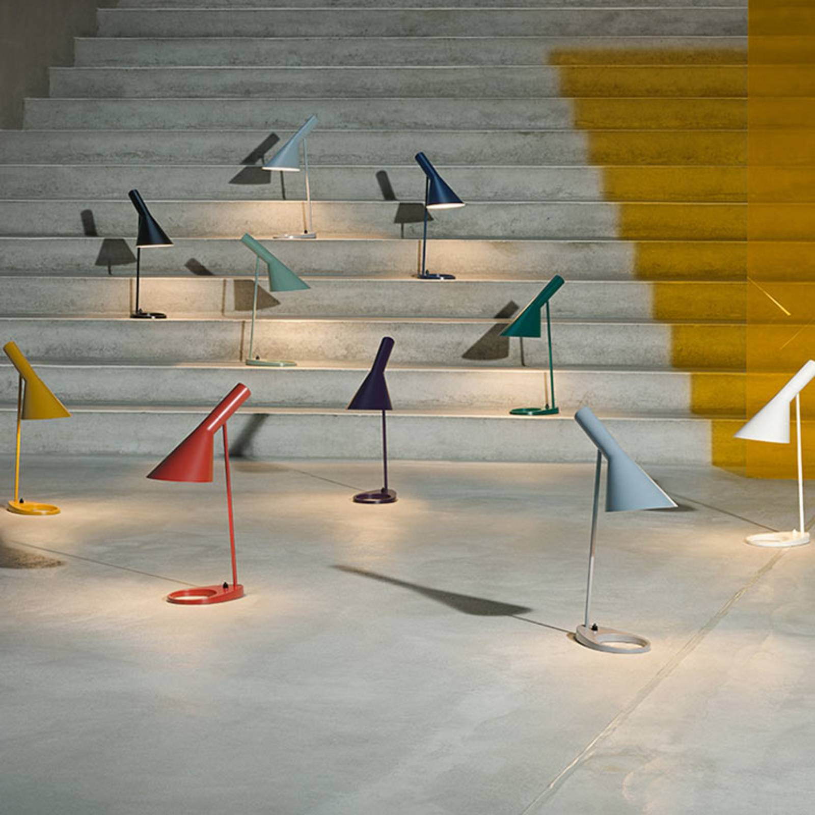 Louis Poulsen AJ–designerska lampa stołowa, petrol