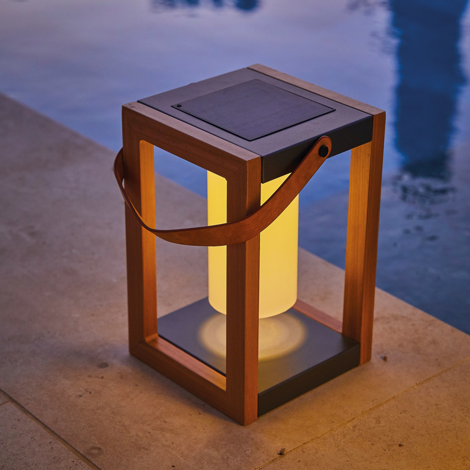 Linterna solar LED Seraphina, color teca, altura 32 cm, metal