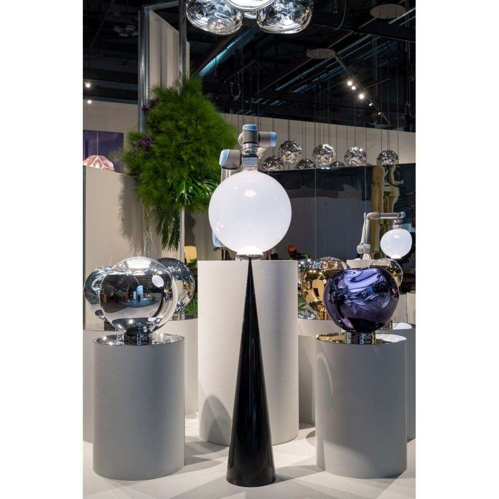 Globe Fat Lampadar Opal/Silver - Tom Dixon