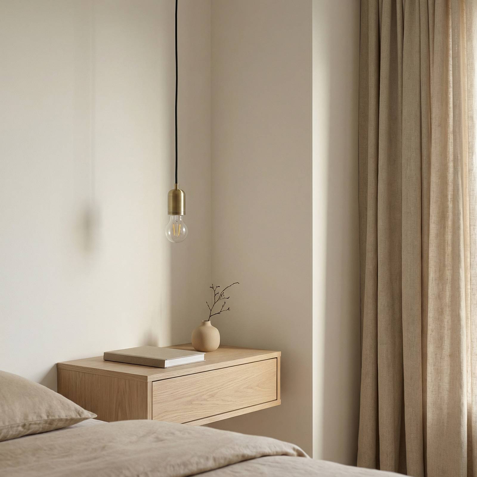 Lampa wisząca Lindby Hattie, oprawa E27, mosiądz, Ø 4,7 cm