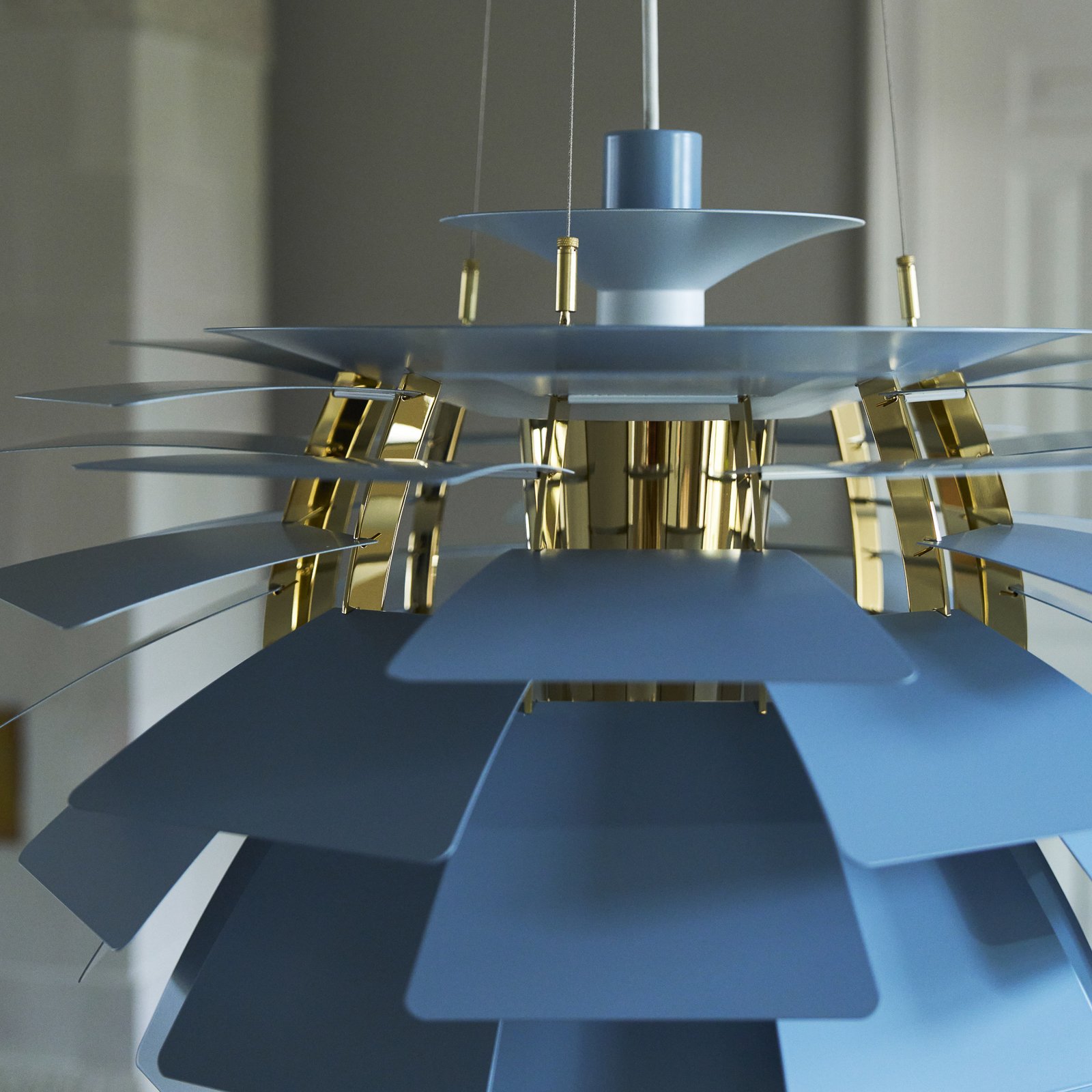 Hängelampe PH Artichoke blau/messing Ø 48 cm Louis Poulsen