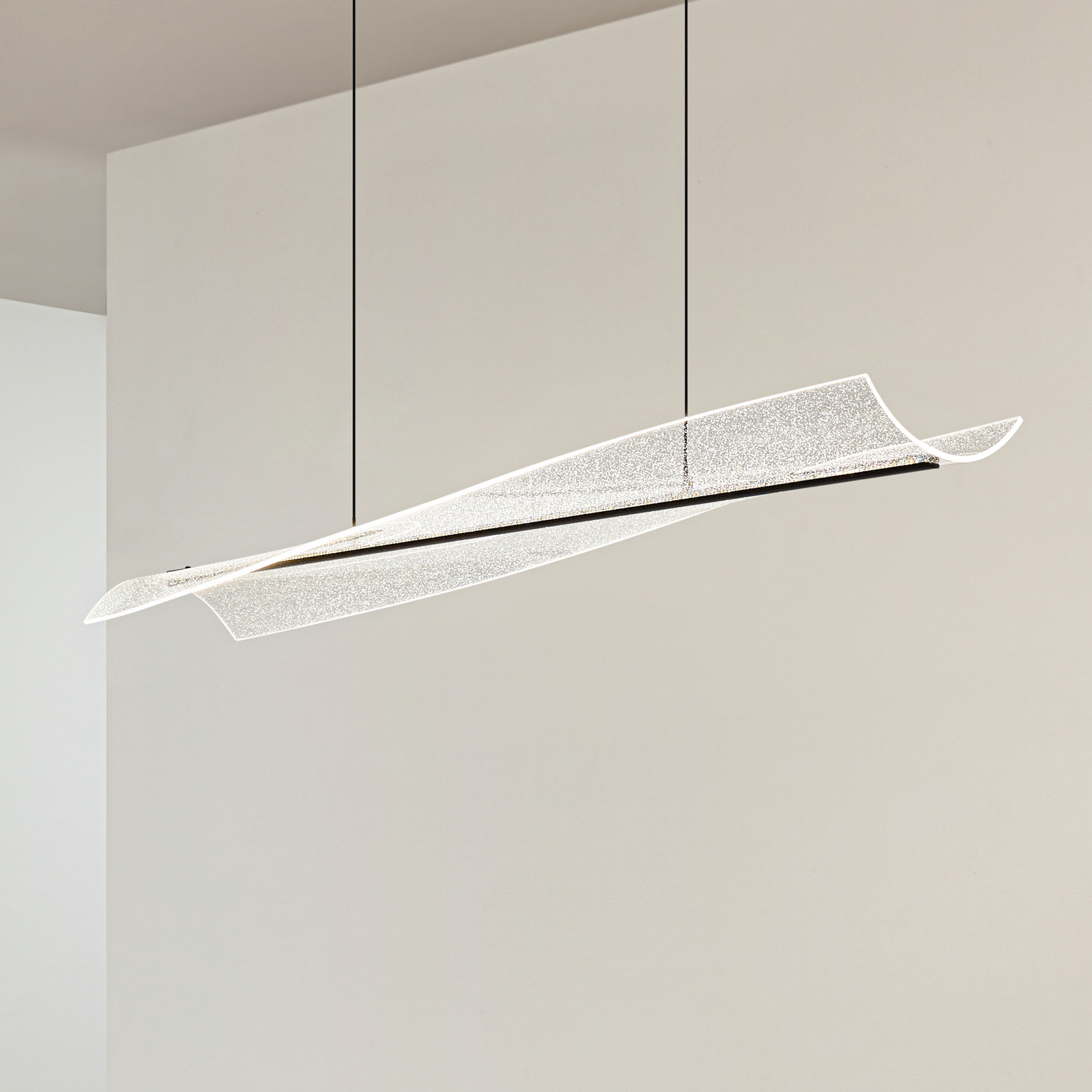 Lucande LED-Hängeleuchte Vellia, schwarz, Länge 112 cm, CCT