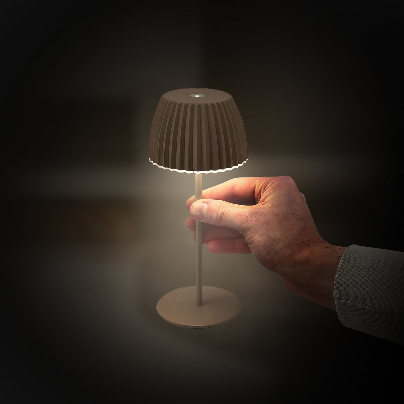 LED акумулаторна настолна лампа Brilo unplugged Riffle, 20 cm, умбрасанд