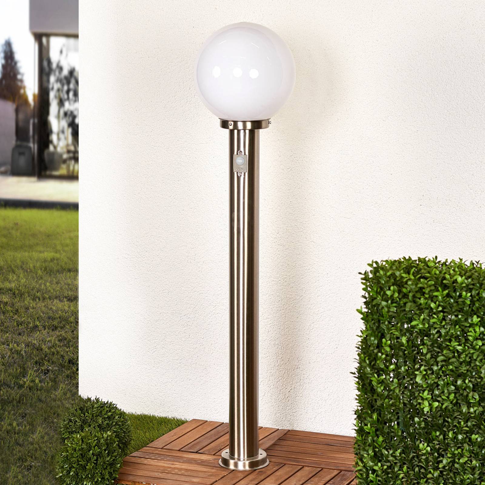 Lindby Motion detector path lamp Aiven - Outdoor Bollard / Path Light - Outdoor Globe Light - Modern - Silver
