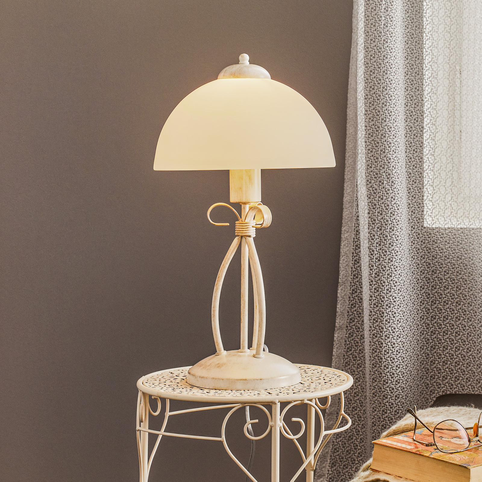 Bordslampa Adoro med glasskärm, vit