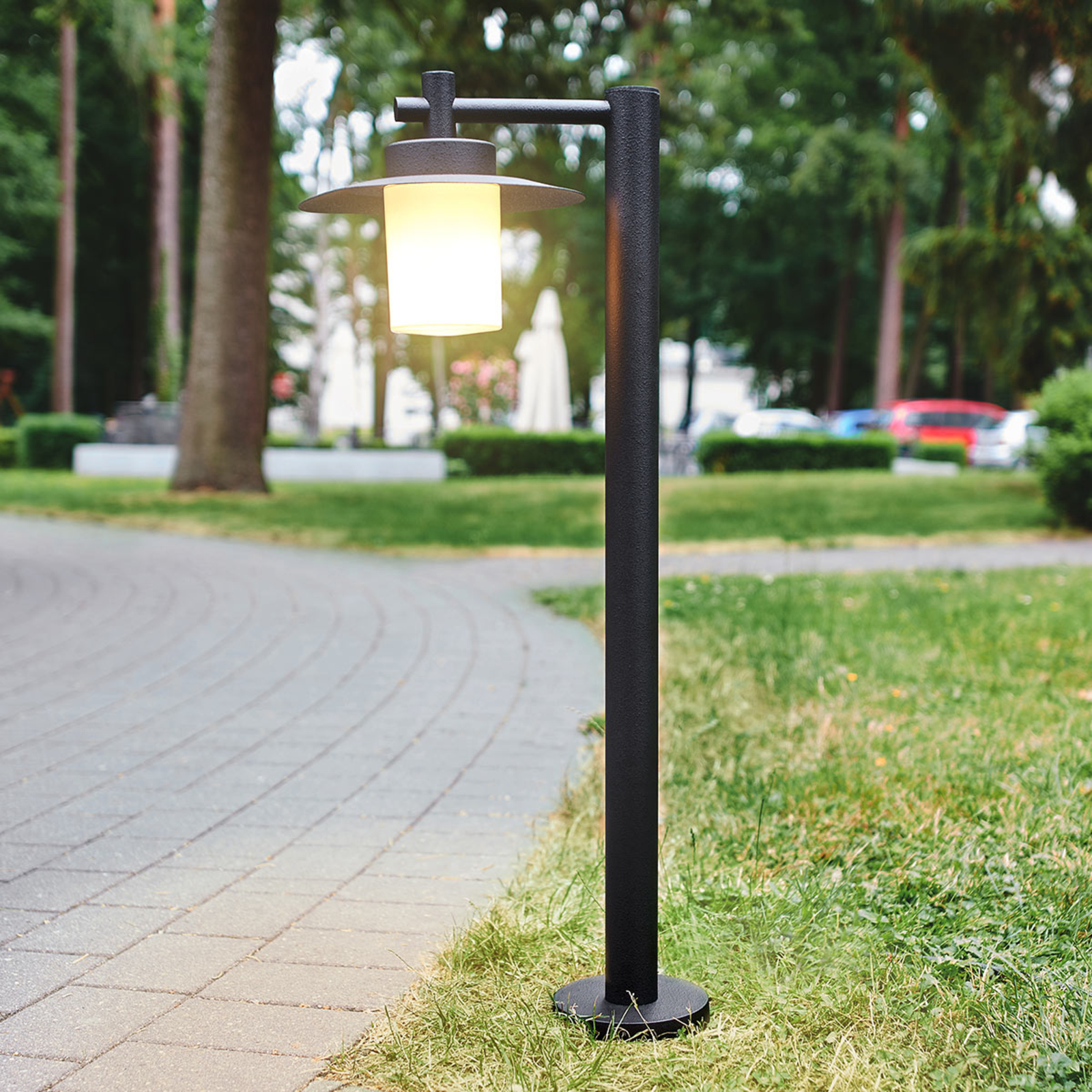 Albert Leuchten Timea path lamp in a country house style, die-cast aluminium, opal glass, E27, 57 W, energy efficiency: A++, W: 26 cm, H: 88.5 cm
