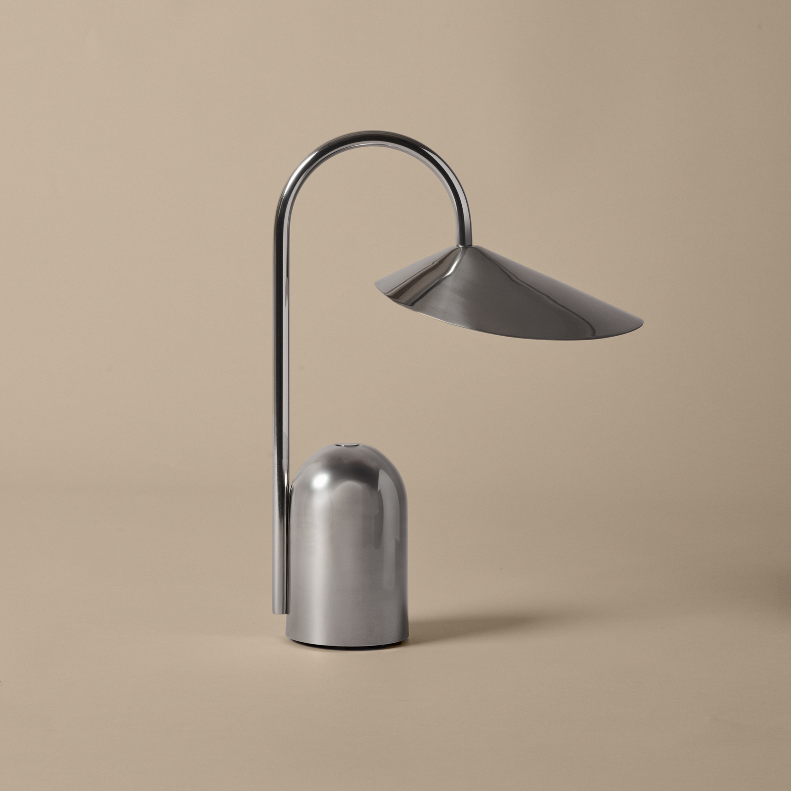 Arum LED-Akku-Tischlampe, Edelstahl, Höhe 30cm - ferm LIVING