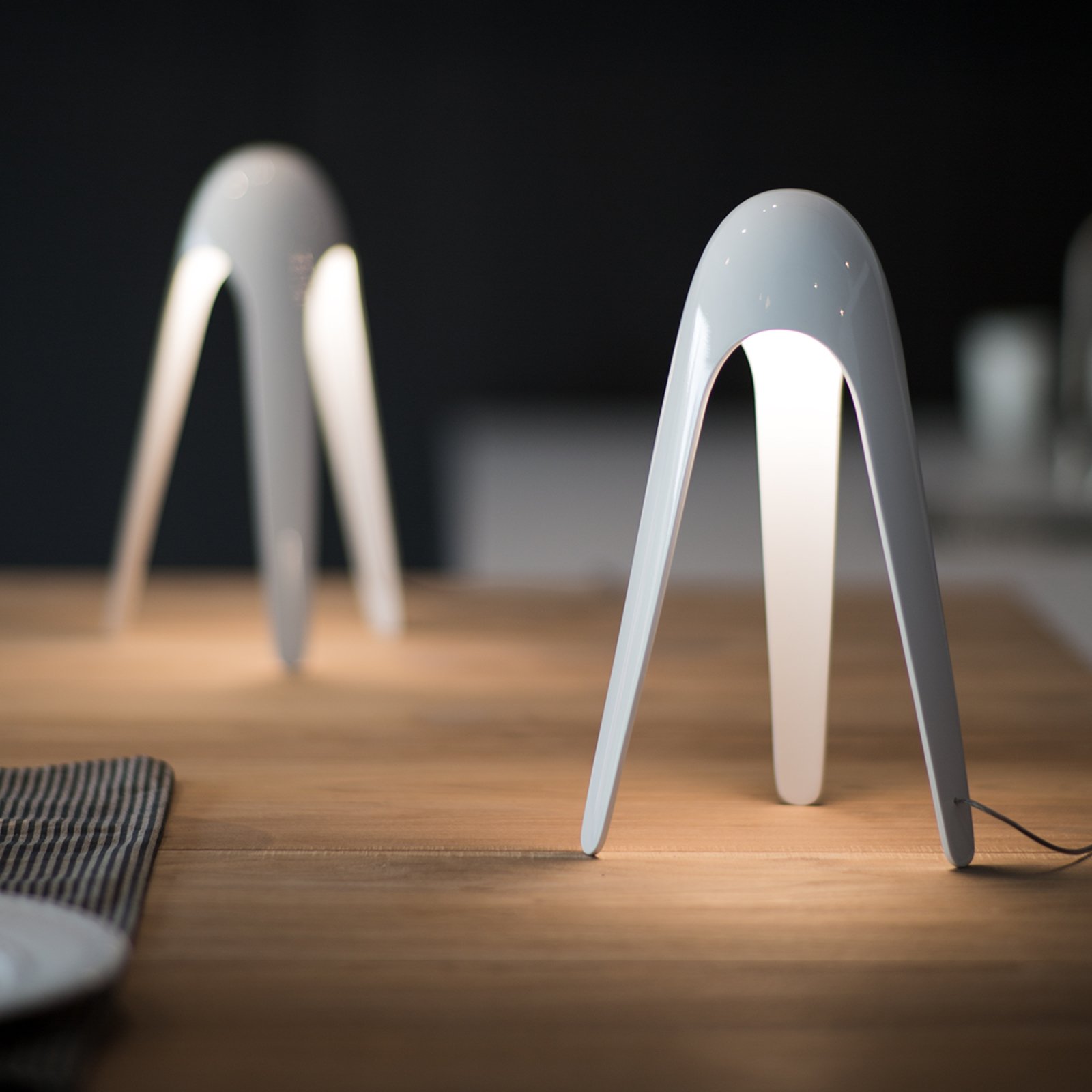 Martinelli Luce Cyborg lampa stołowa LED, biała
