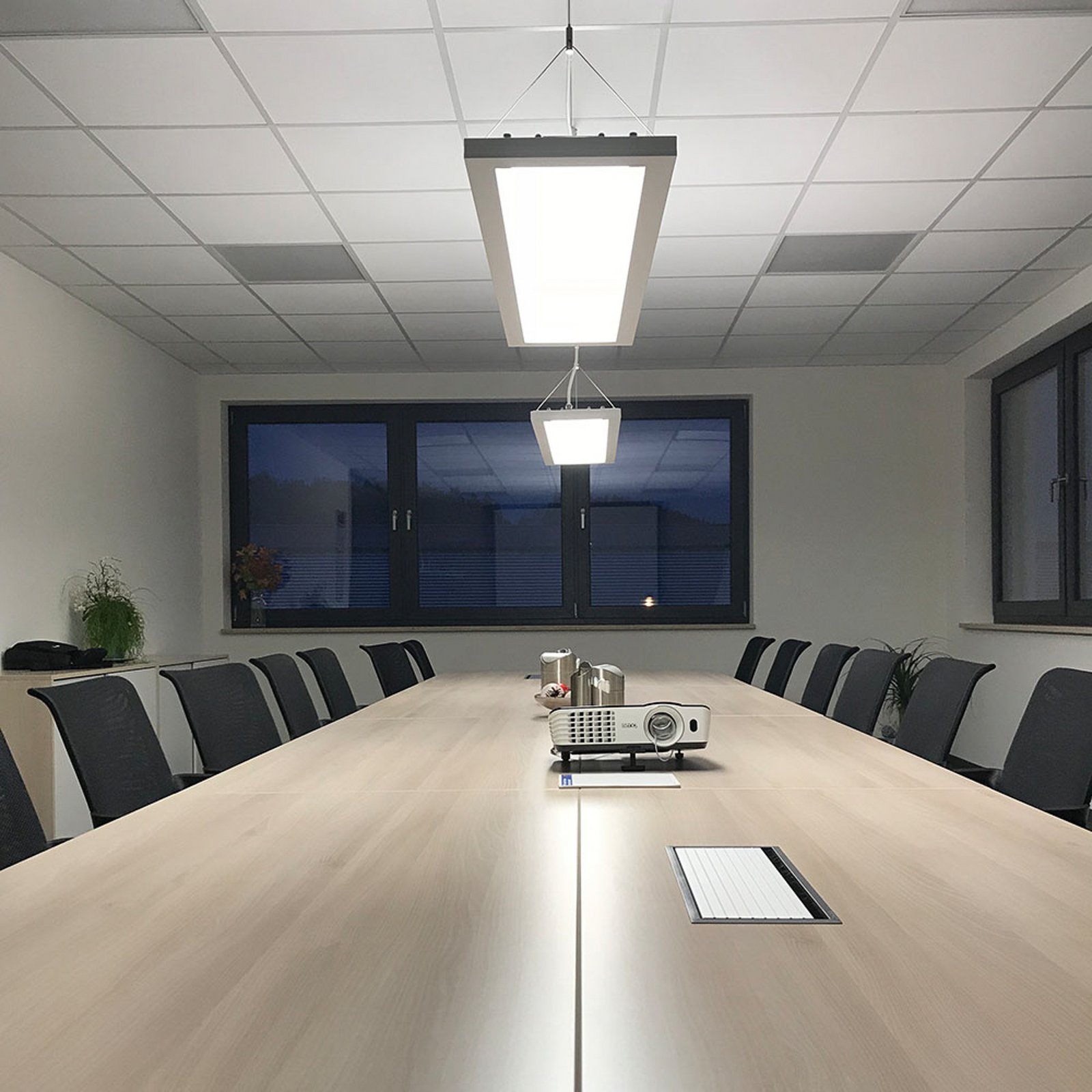 DOTLUX LED pakabinamas šviestuvas OFFICE baltas 120 x 30 cm CCT 54 W dim