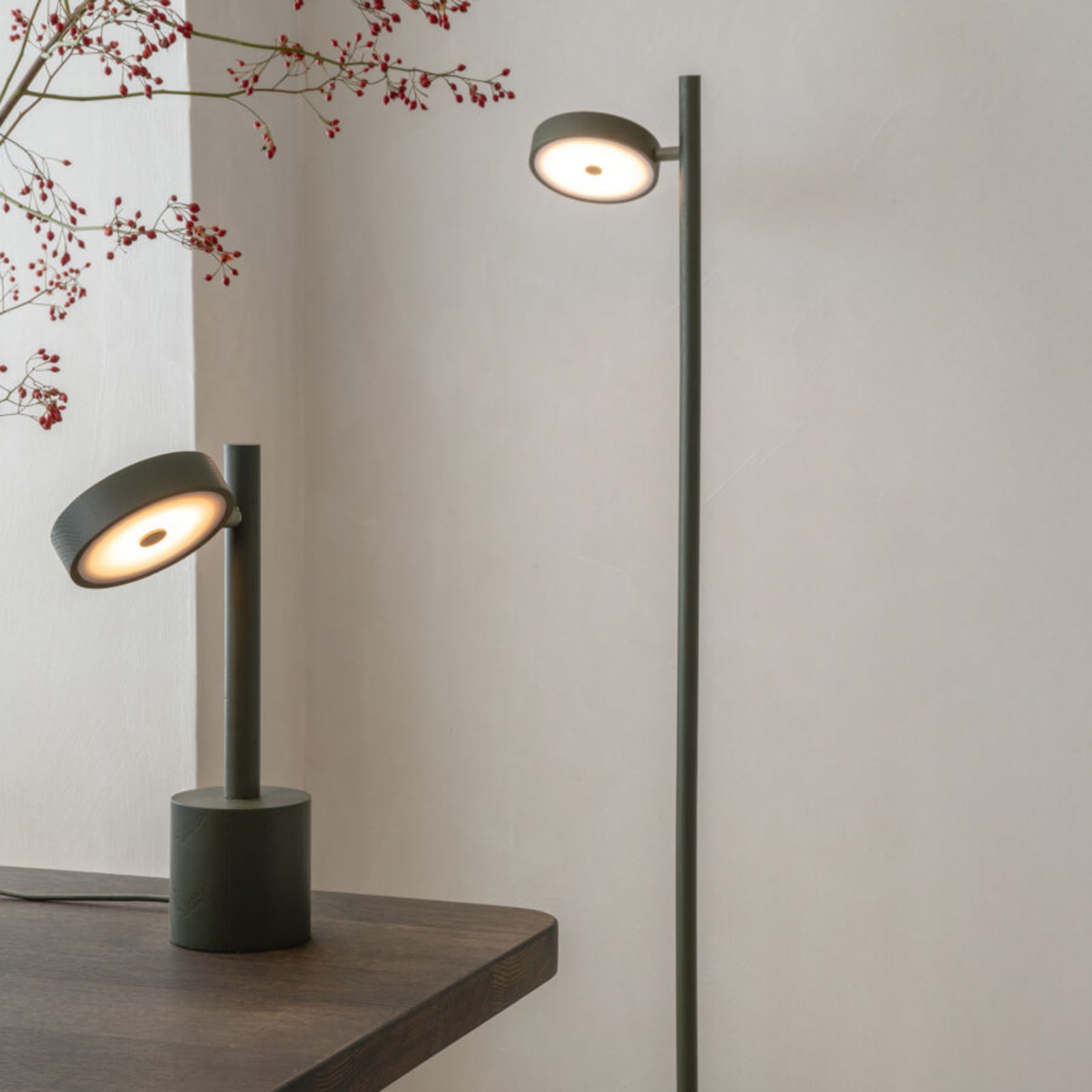 GOOD & MOJO LED-põrandalamp Okinawa, 1-flg. roheline, 146 cm, puit