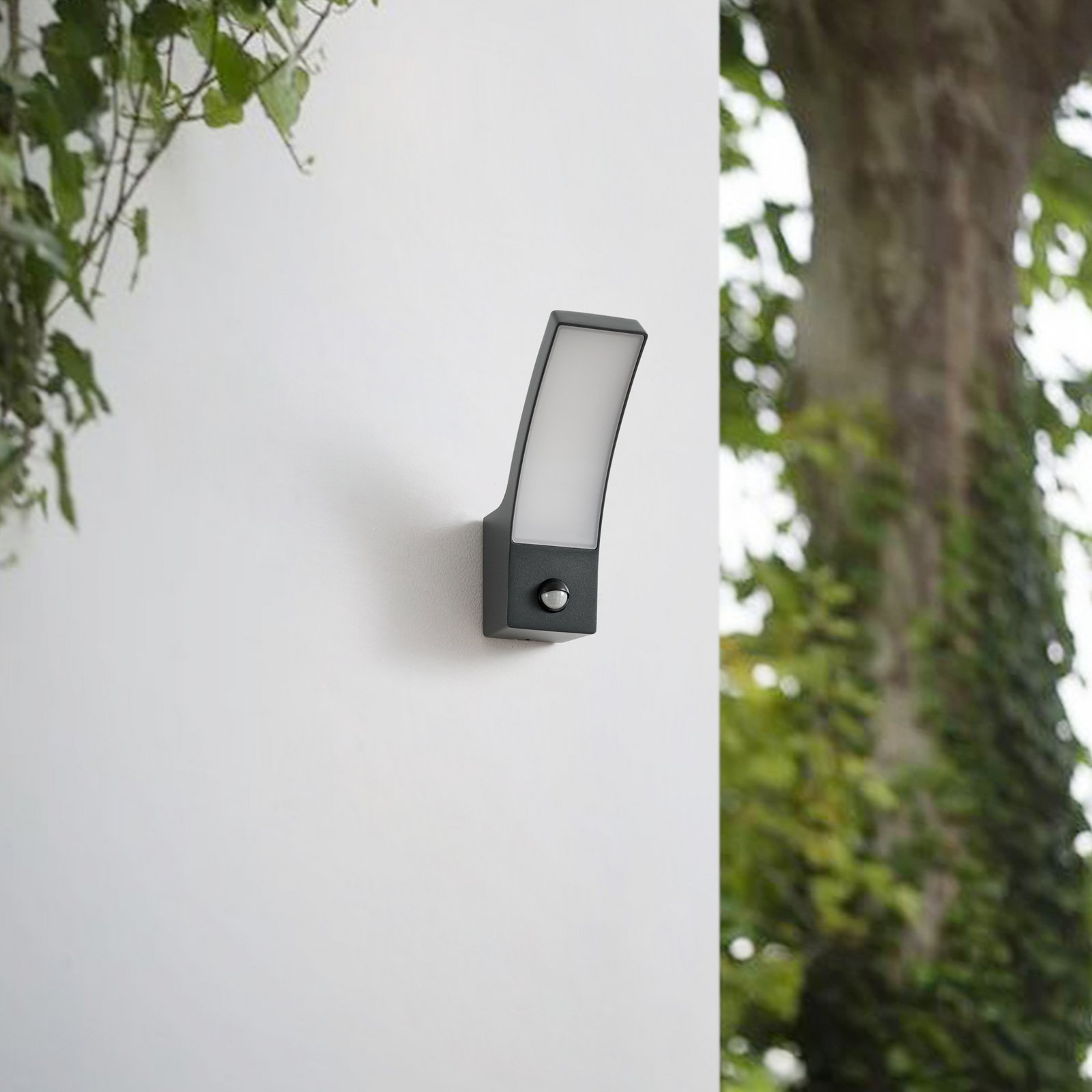 Lindby LED външна стенна лампа Ilvita, сензорна, антрацит, IP54