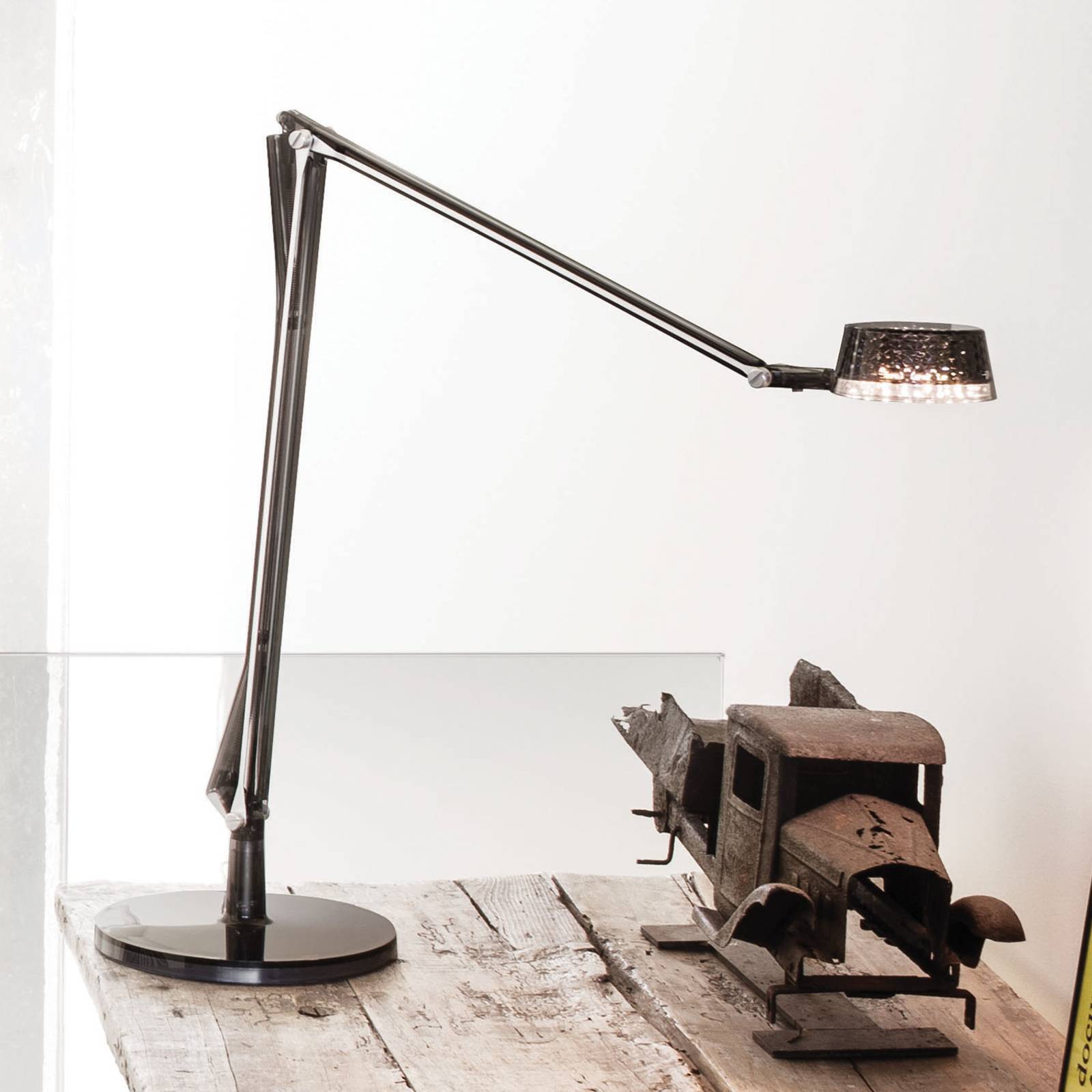 E-shop Kartell Aledin Dec – stolná LED lampa, dymová sivá
