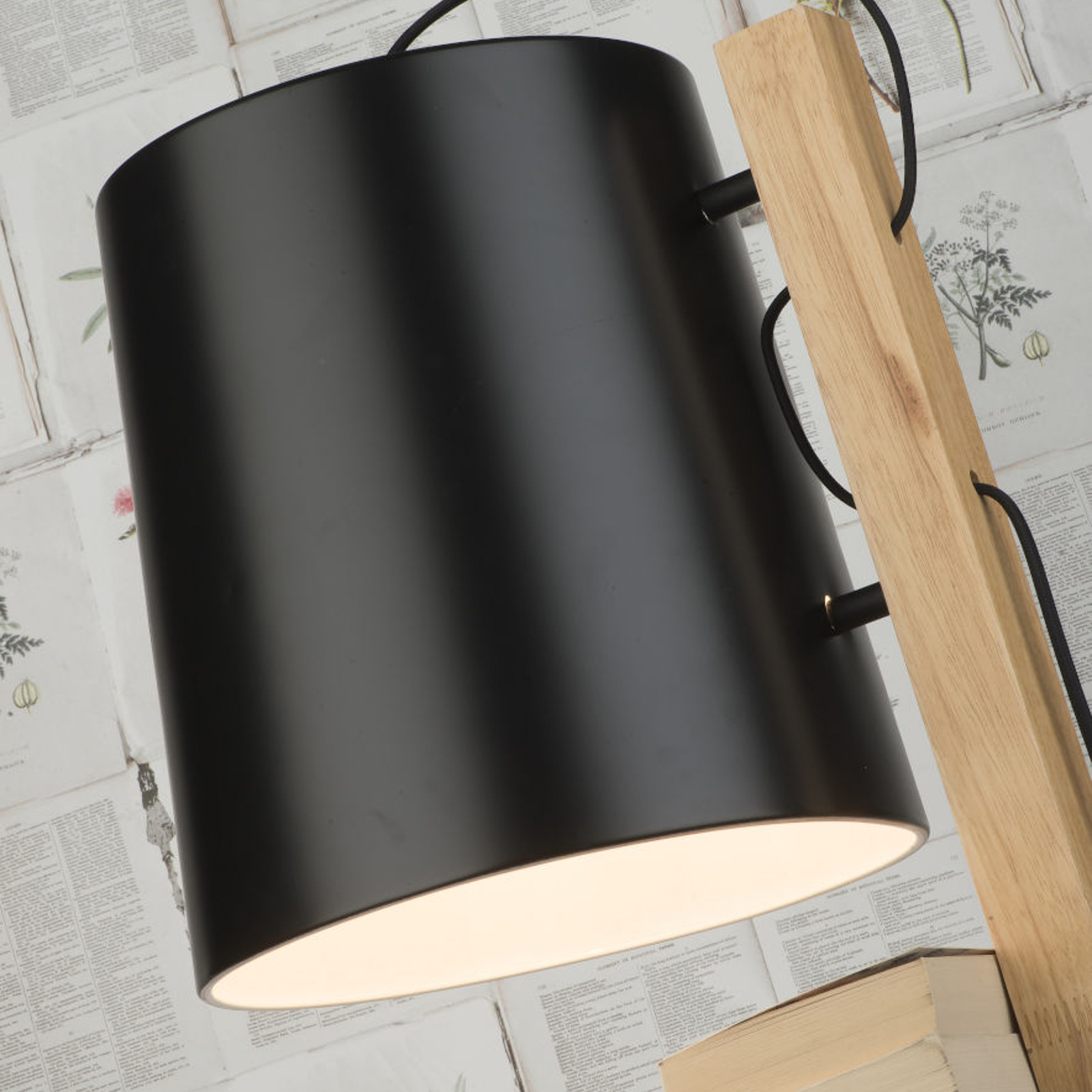 It’s about RoMi Cambridge floor lamp, wood/black