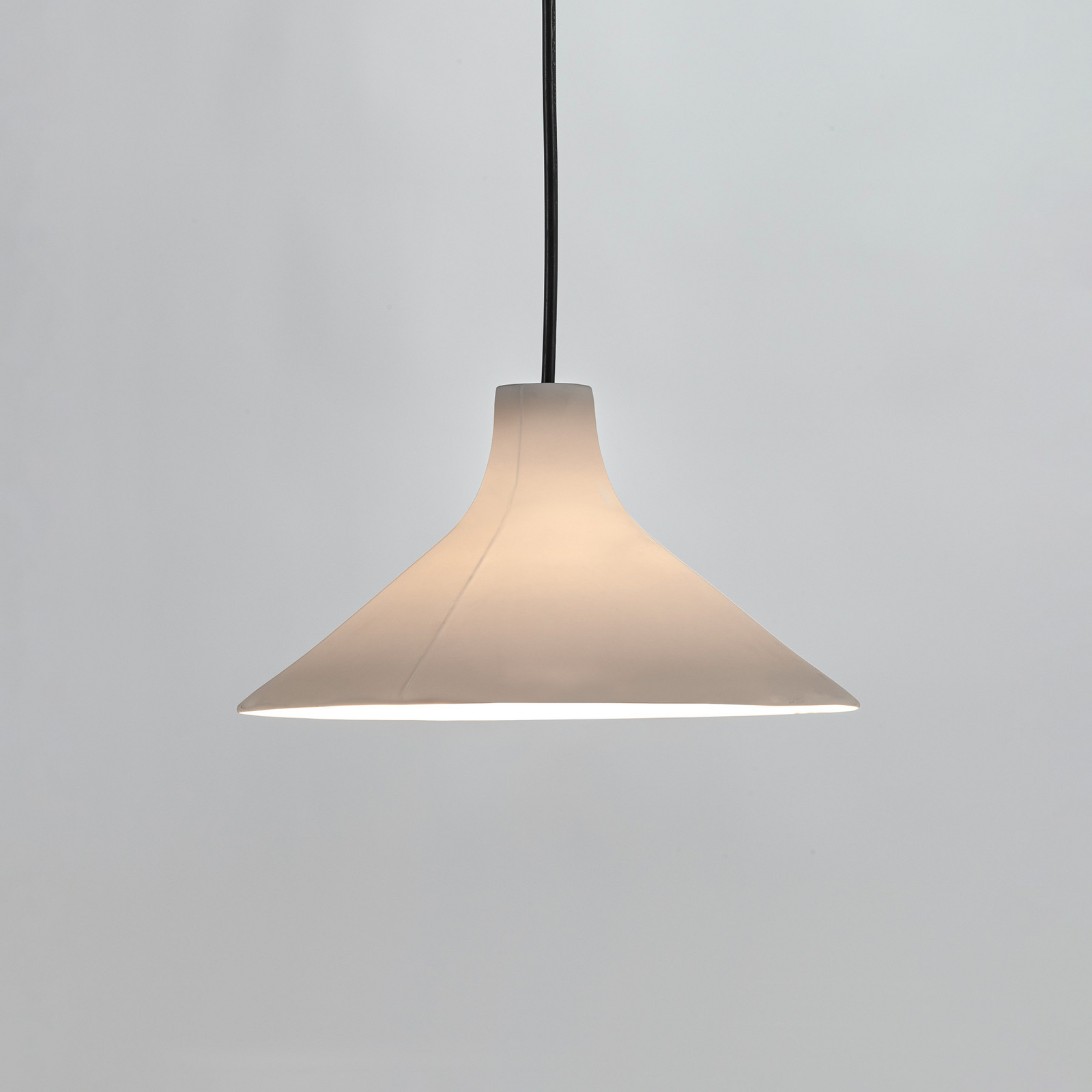 M BLACK-WHITE SEAM pendant light, porcelain, E14 - Serax M BLACK-WHITE SEAM pendant light, porcelain, E14 - Serax