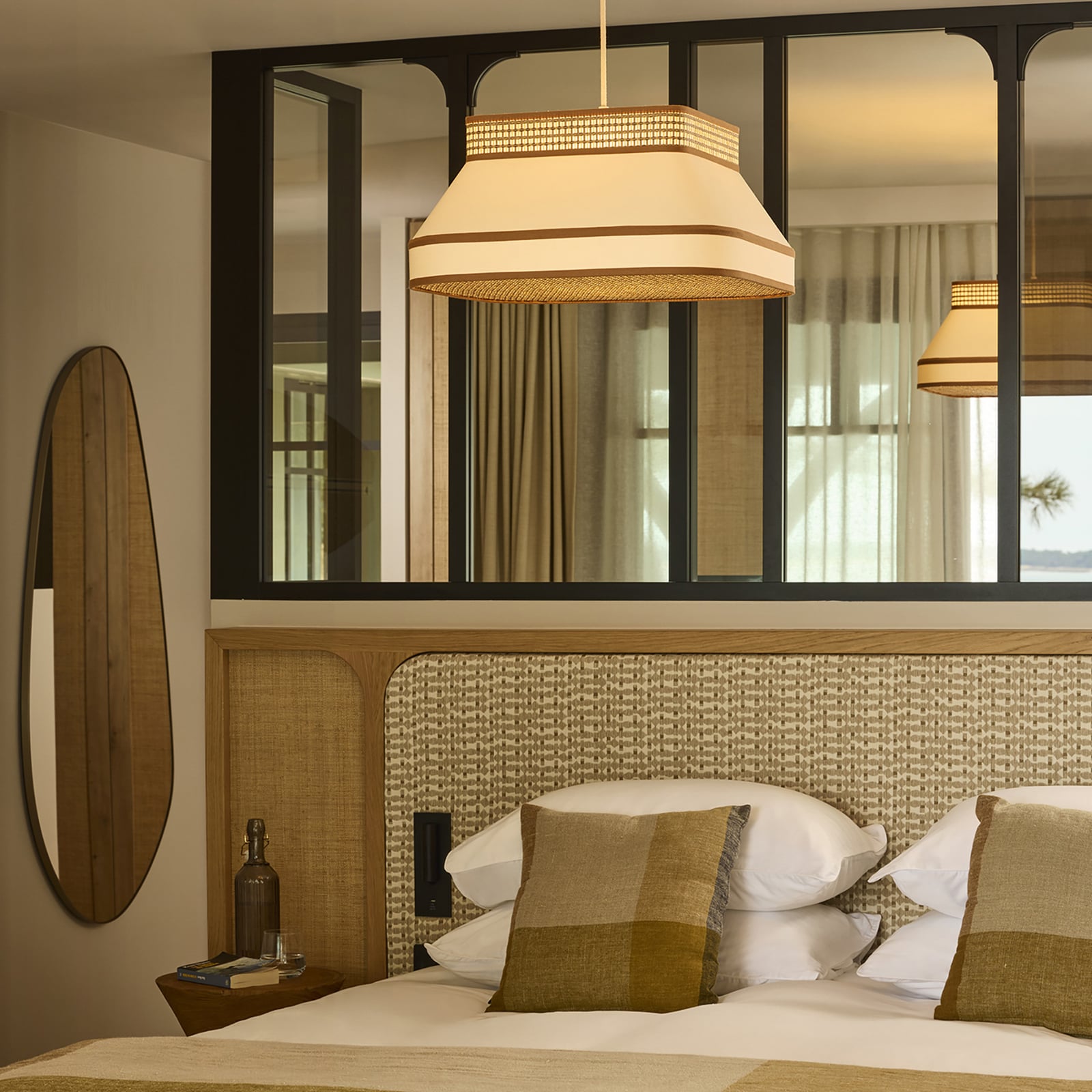 MARKET SET piekaramā lampa Square, 48 x 48 cm, krēmkrāsā, tekstils, E27 MARKET SET piekaramā lampa Square, 48 x 48 cm, krēmkrāsā, tekstils, E27