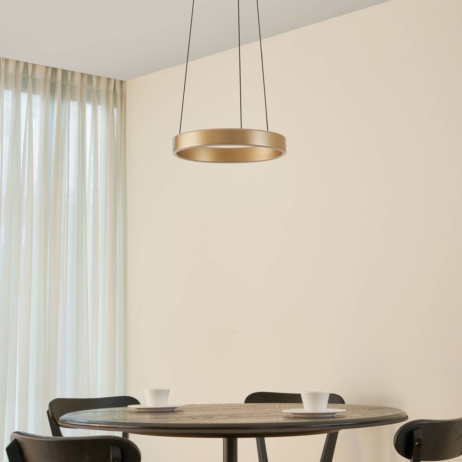 Żyrandol LED Lucande Tindra, Ø 40 cm, złota, ściemniany