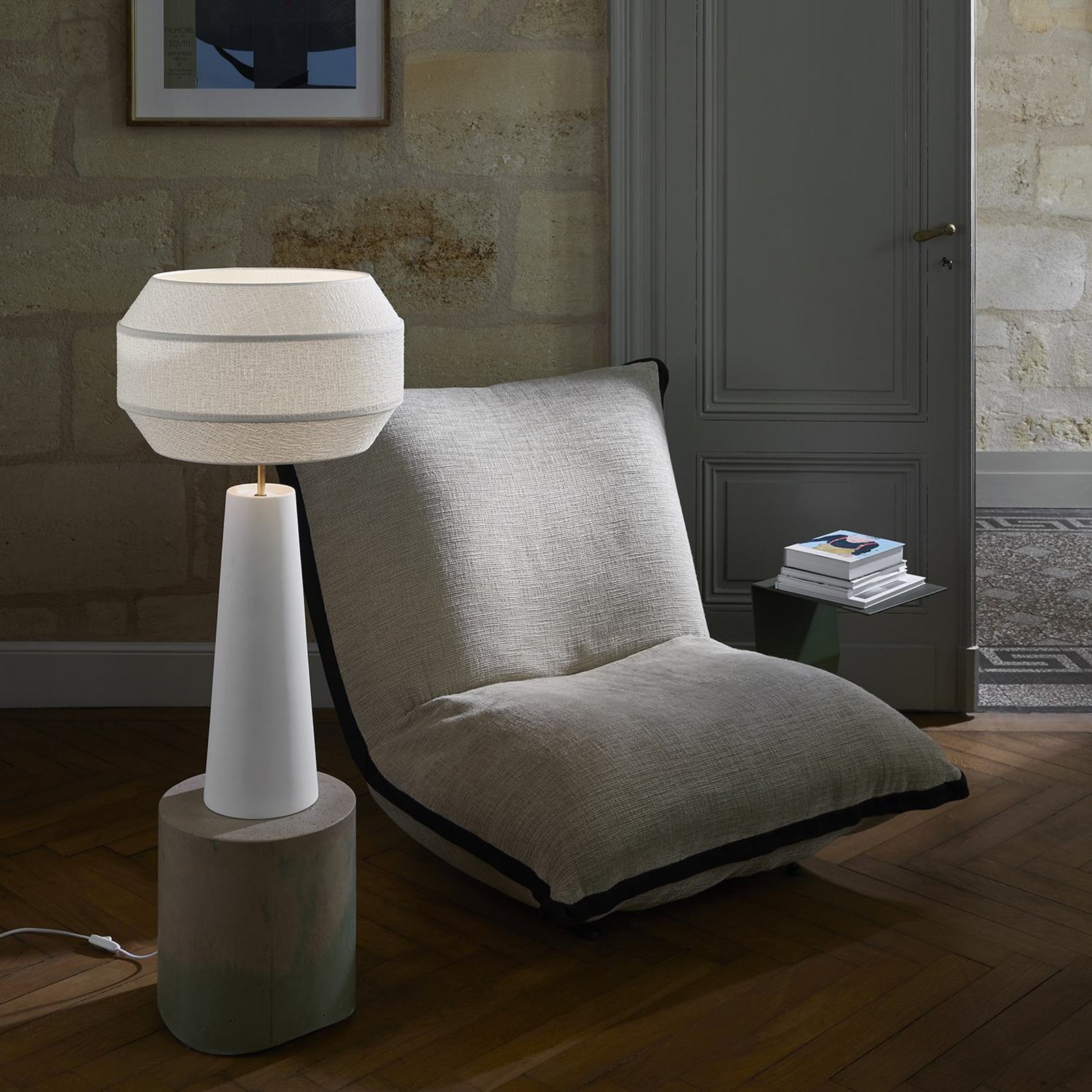 Cosiness Tischlampe 85 cm weiß Metall/Stoff - MARKET SET Cosiness Tischlampe 85 cm weiß Metall/Stoff - MARKET SET