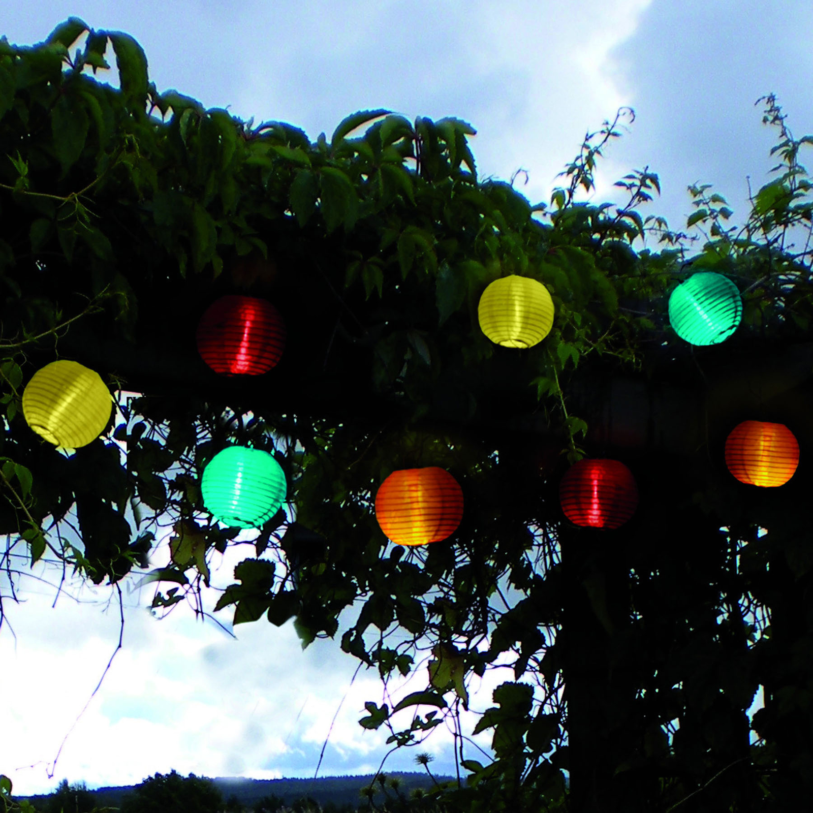 Solcelledrevet LED-lyslenke med 10 fargede lykter
