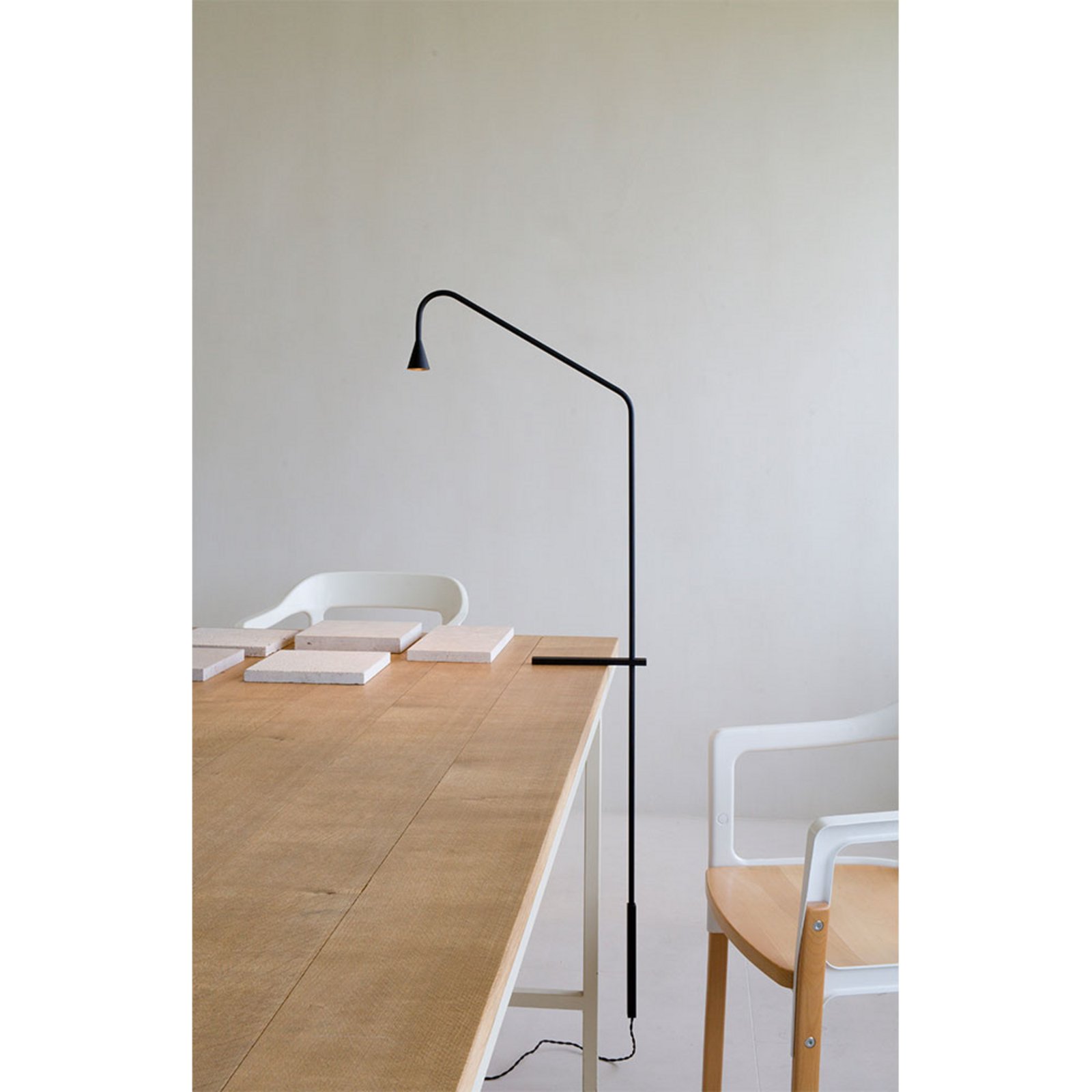 Austere T Candeeiro de Mesa Black - Trizo21