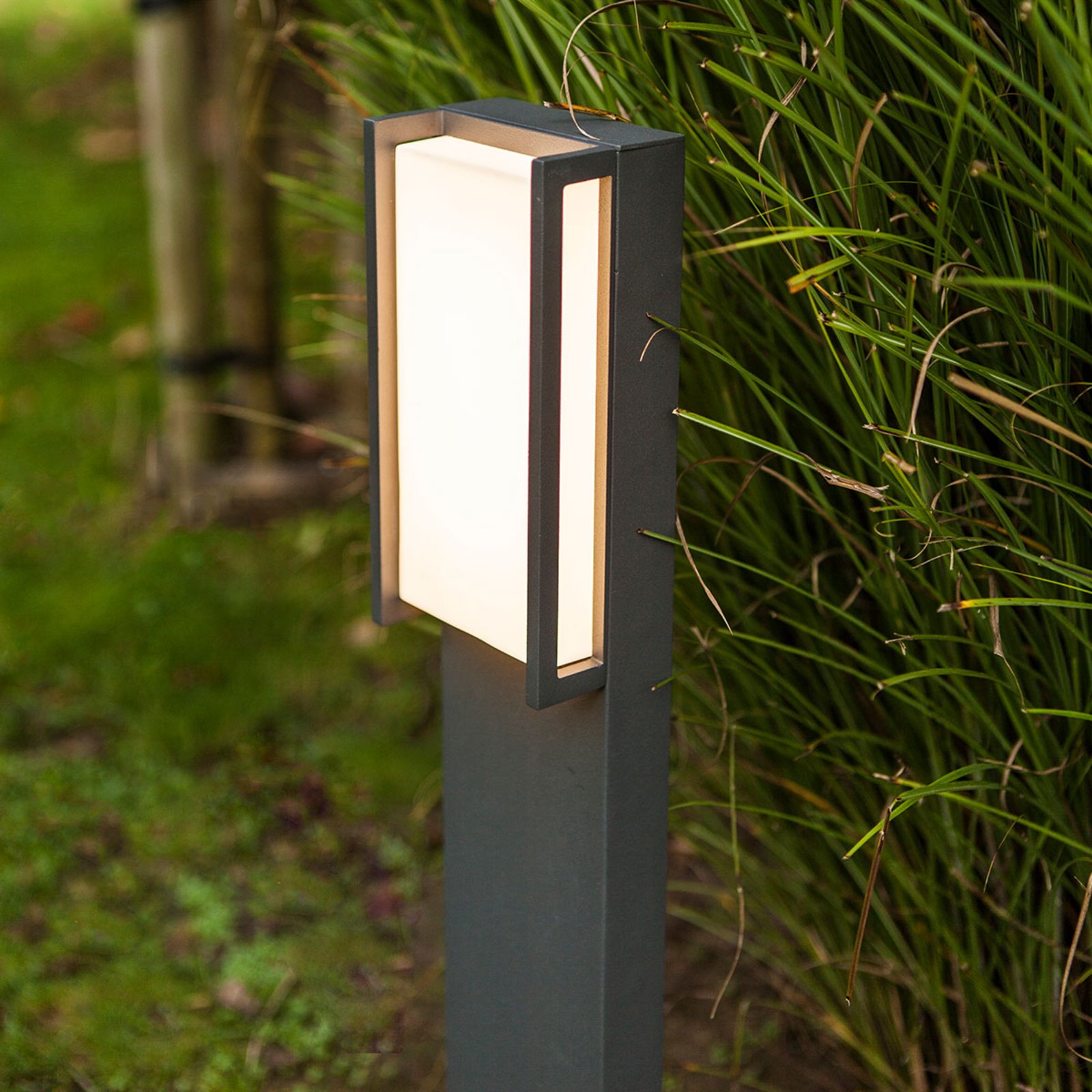 Qubo - LED-Wegeleuchte in geradlinger Form
