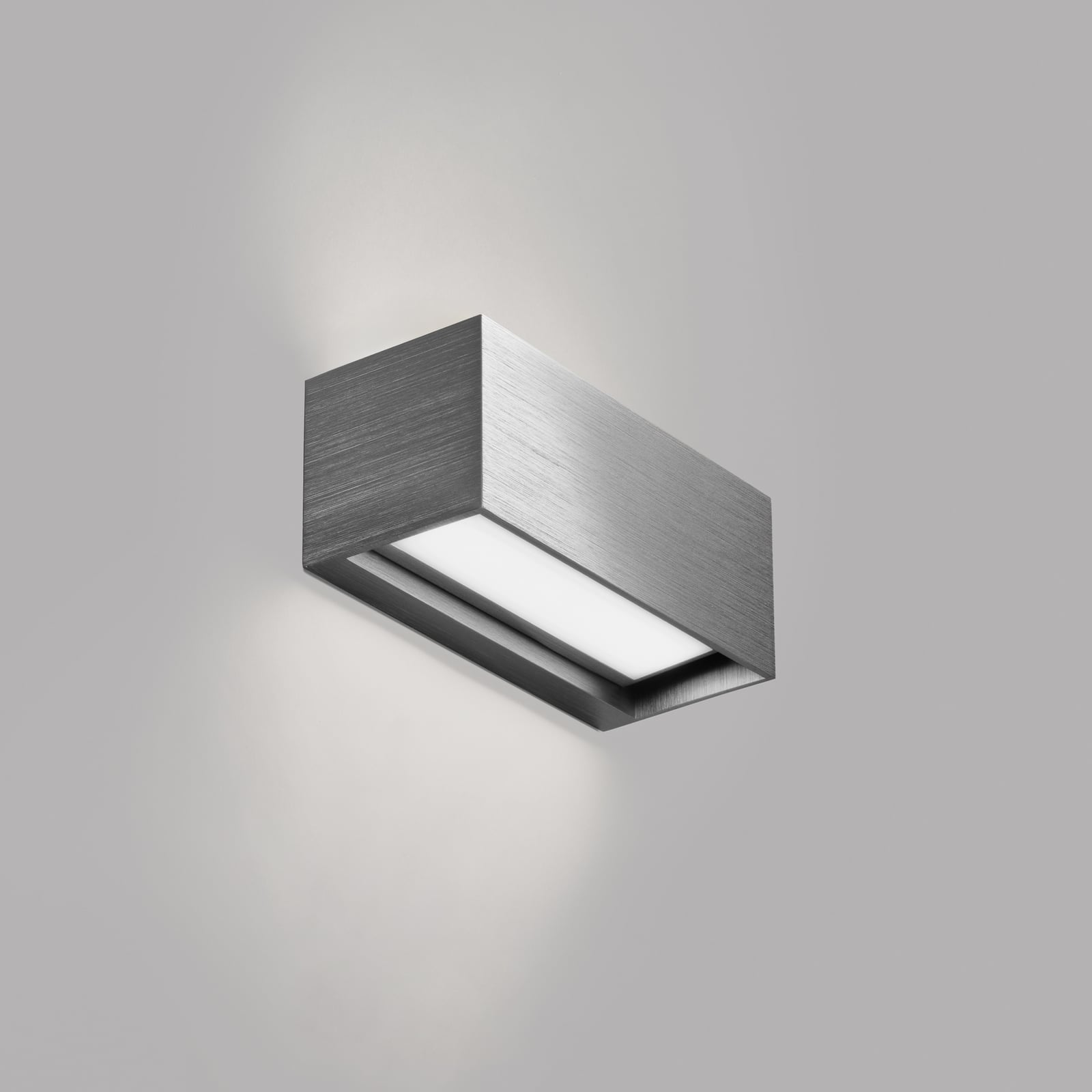 Linea W1 LED-Wandlampe titangrau 15cm, CCT, IP54 - Light-Point