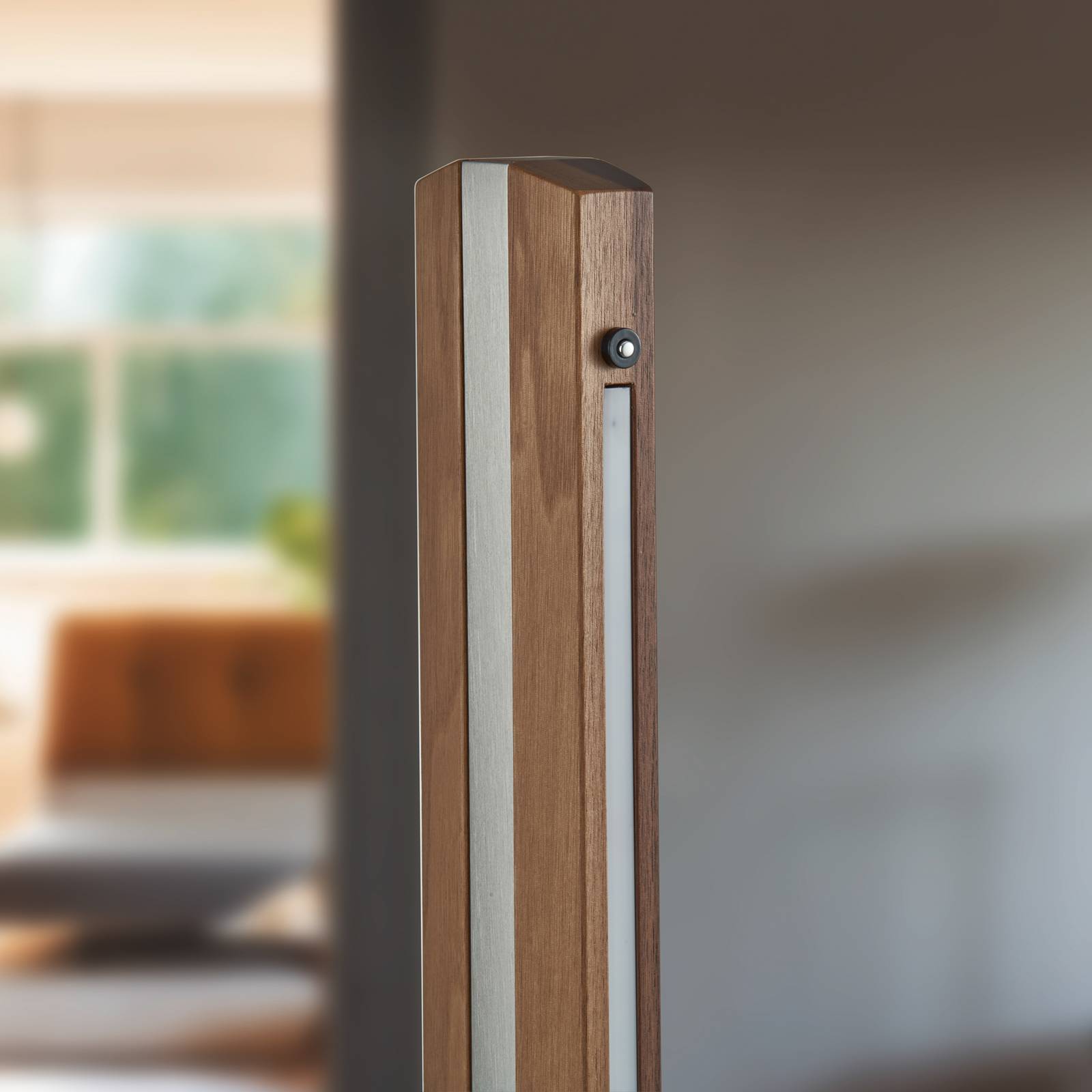 Lampa stojąca LED Quitani Elis, orzech/nikiel