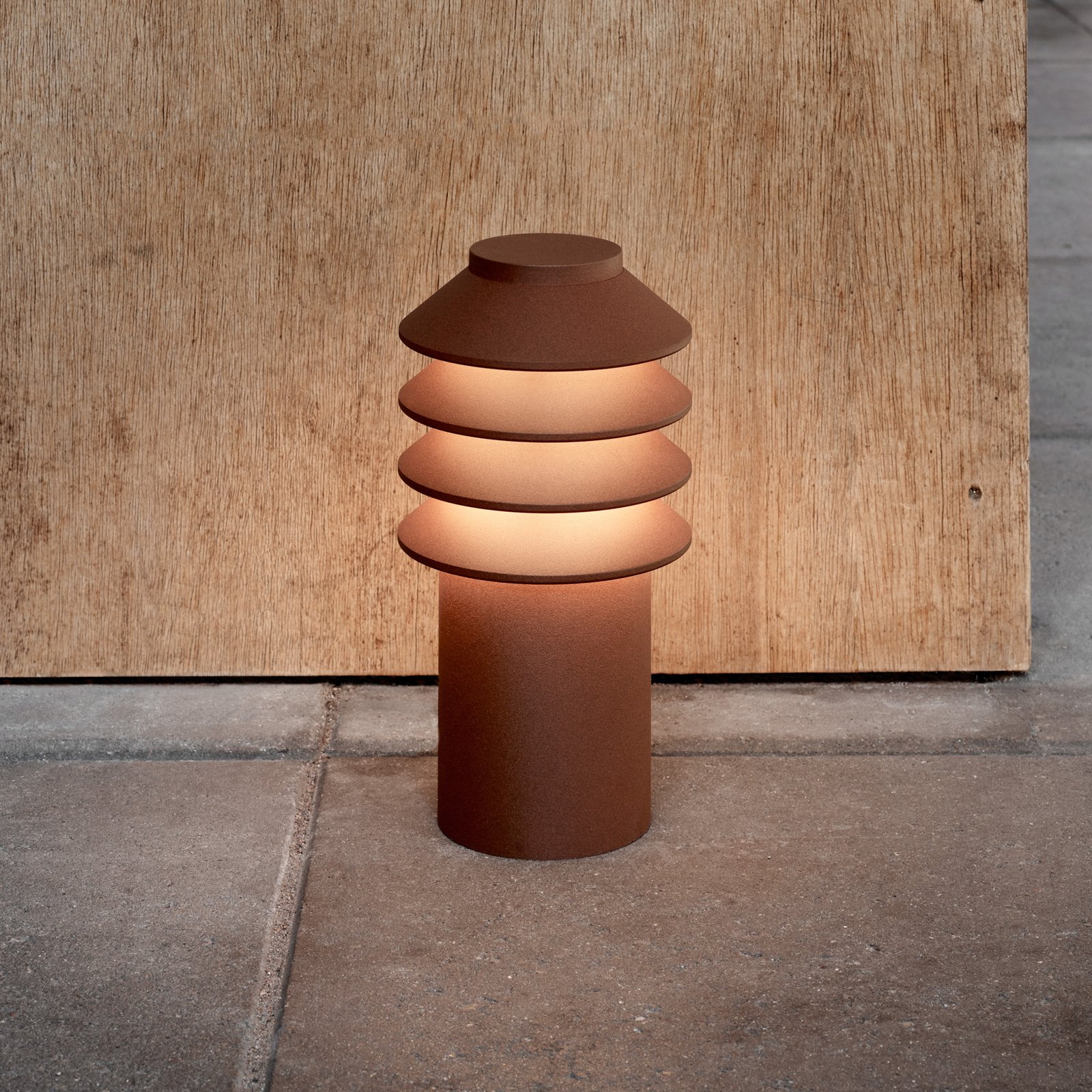 Lampa de grădină Bysted Garden Short LED 2700K cu bază Corten - Louis Poulsen