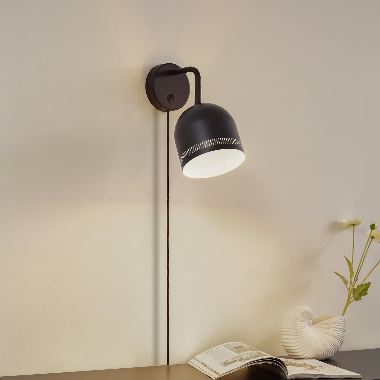 Oura væglampe, sort, stik, justerbar, jern - Nola