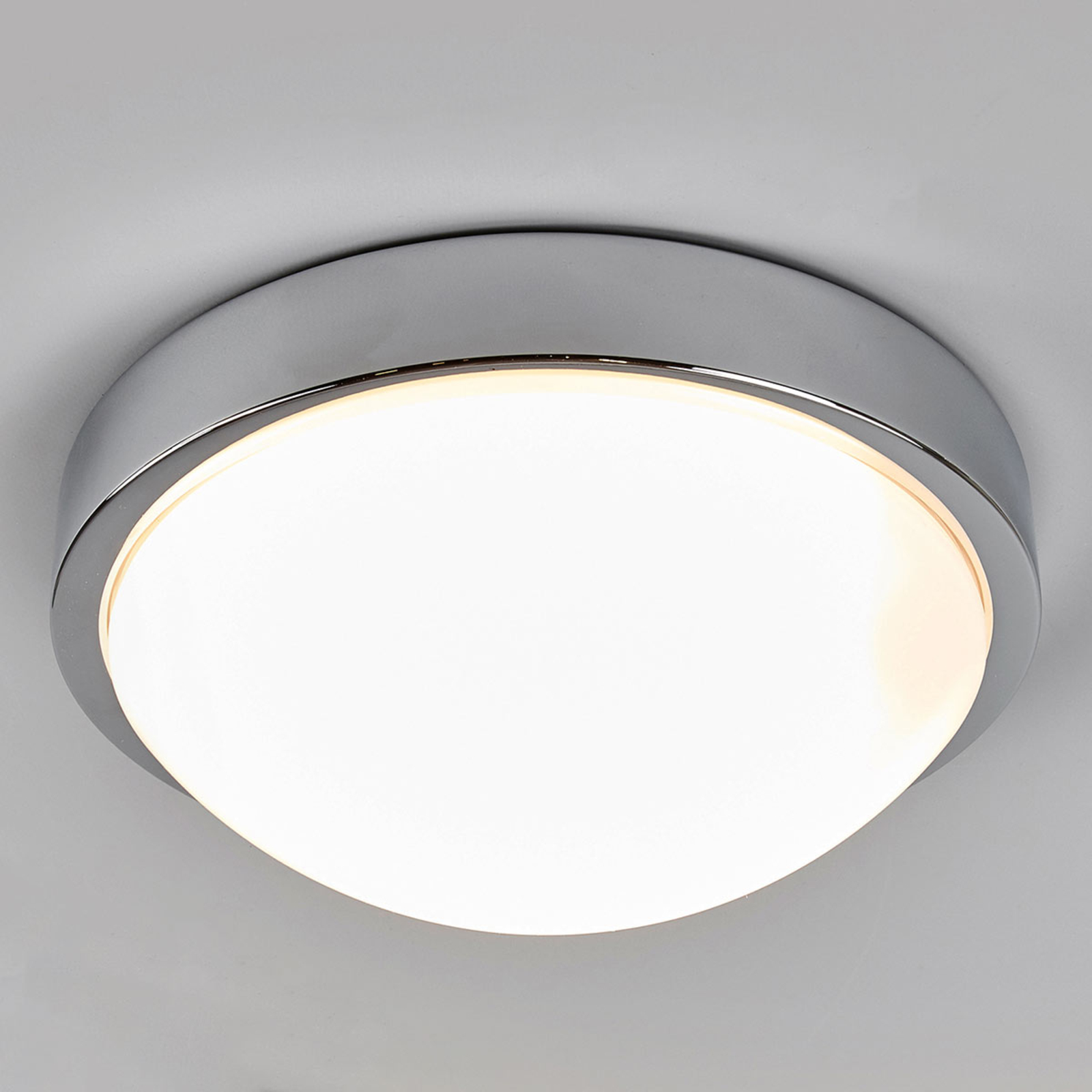 Chrome-plated bathroom ceiling lamp Elucio, IP44