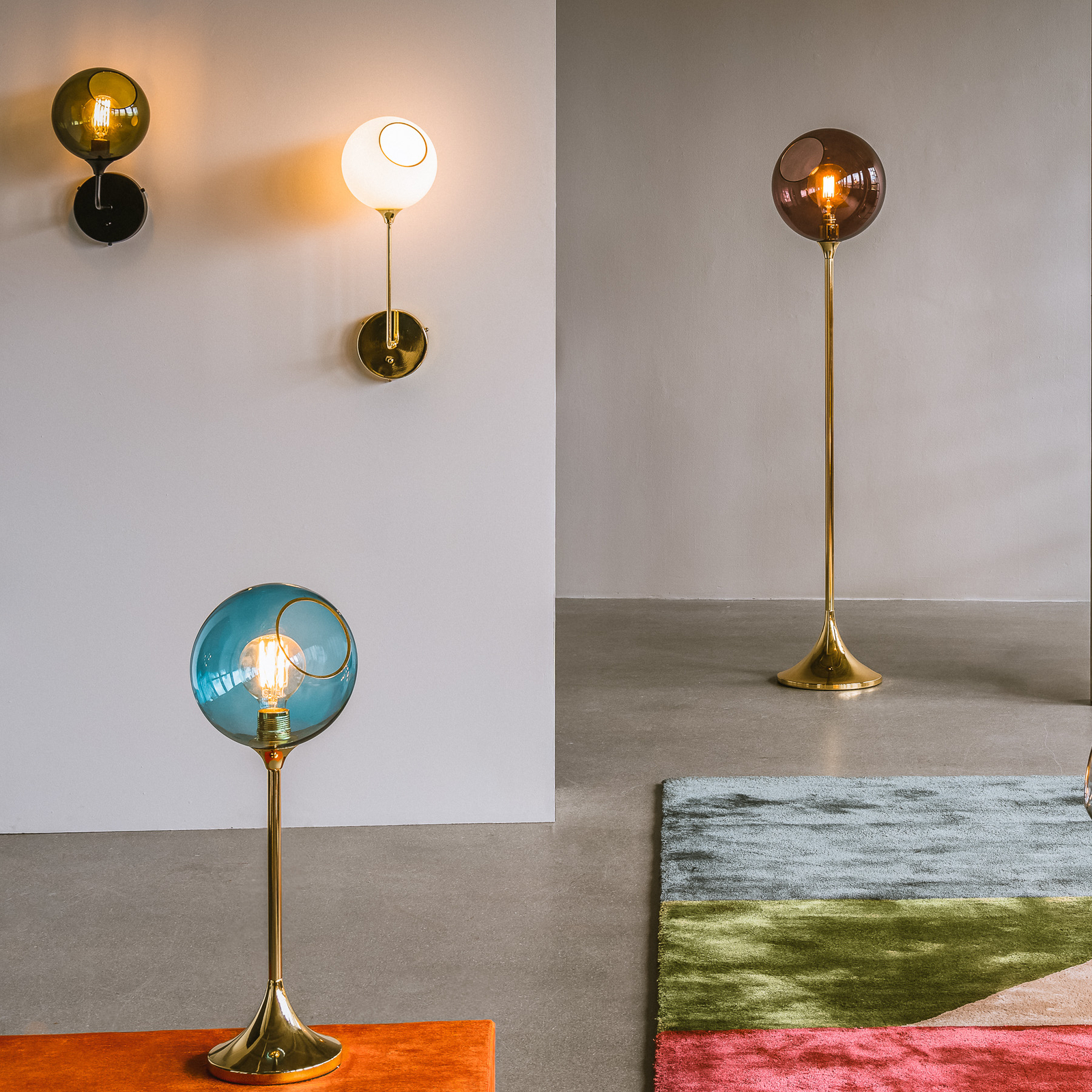 Ballroom The Wall Wall Lamp 57 cm White Snow/Gold - Design By Us