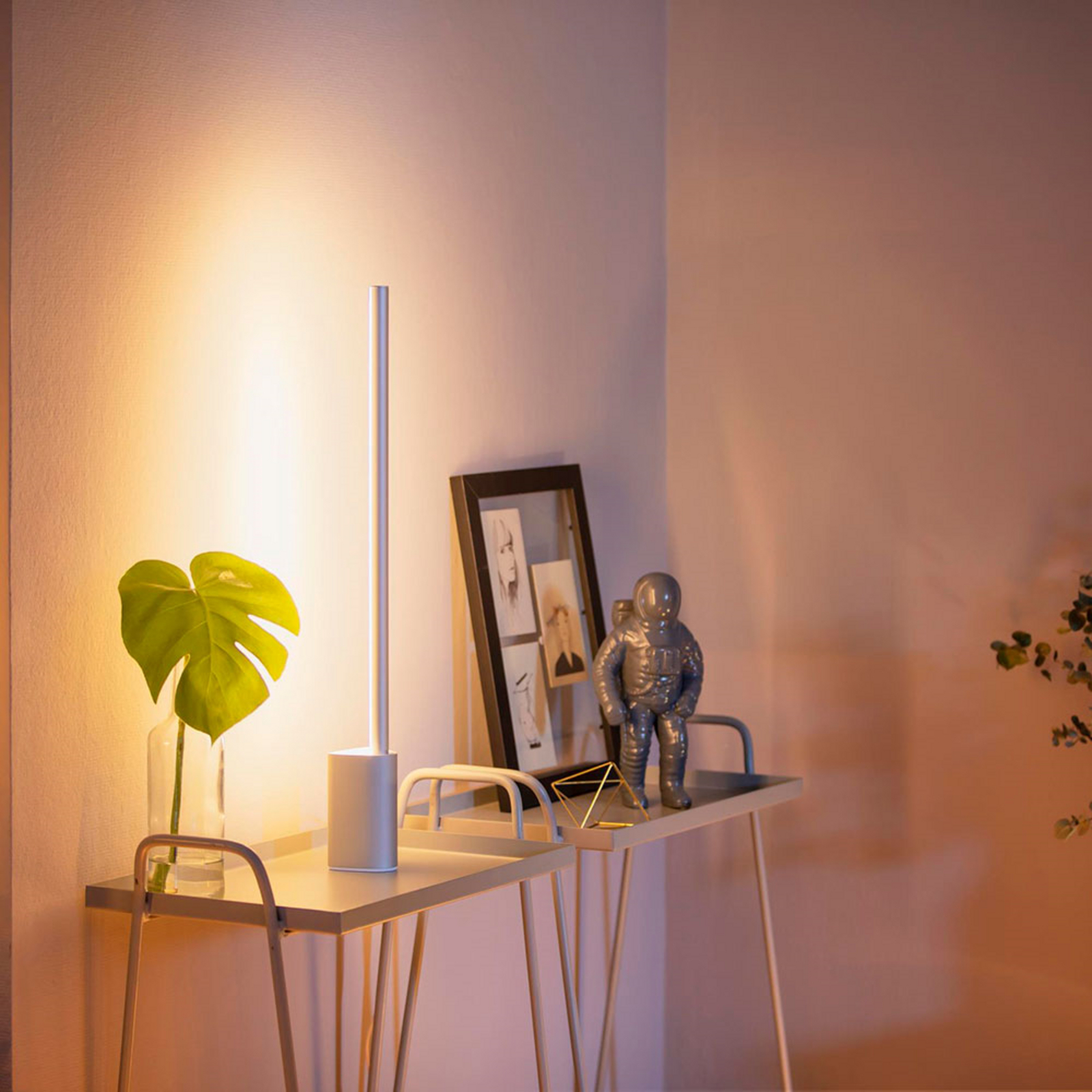 Gradiant Signe Hue Candeeiro de Mesa Branco Bluetooth - Philips Hue