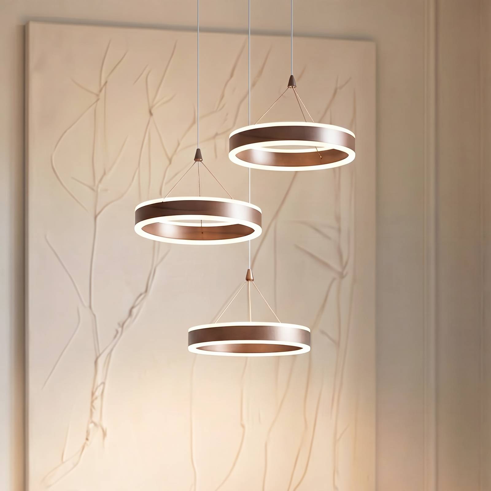 Suspension LED Lucande Kolo, marron, à 3 lampes, à intensité variable