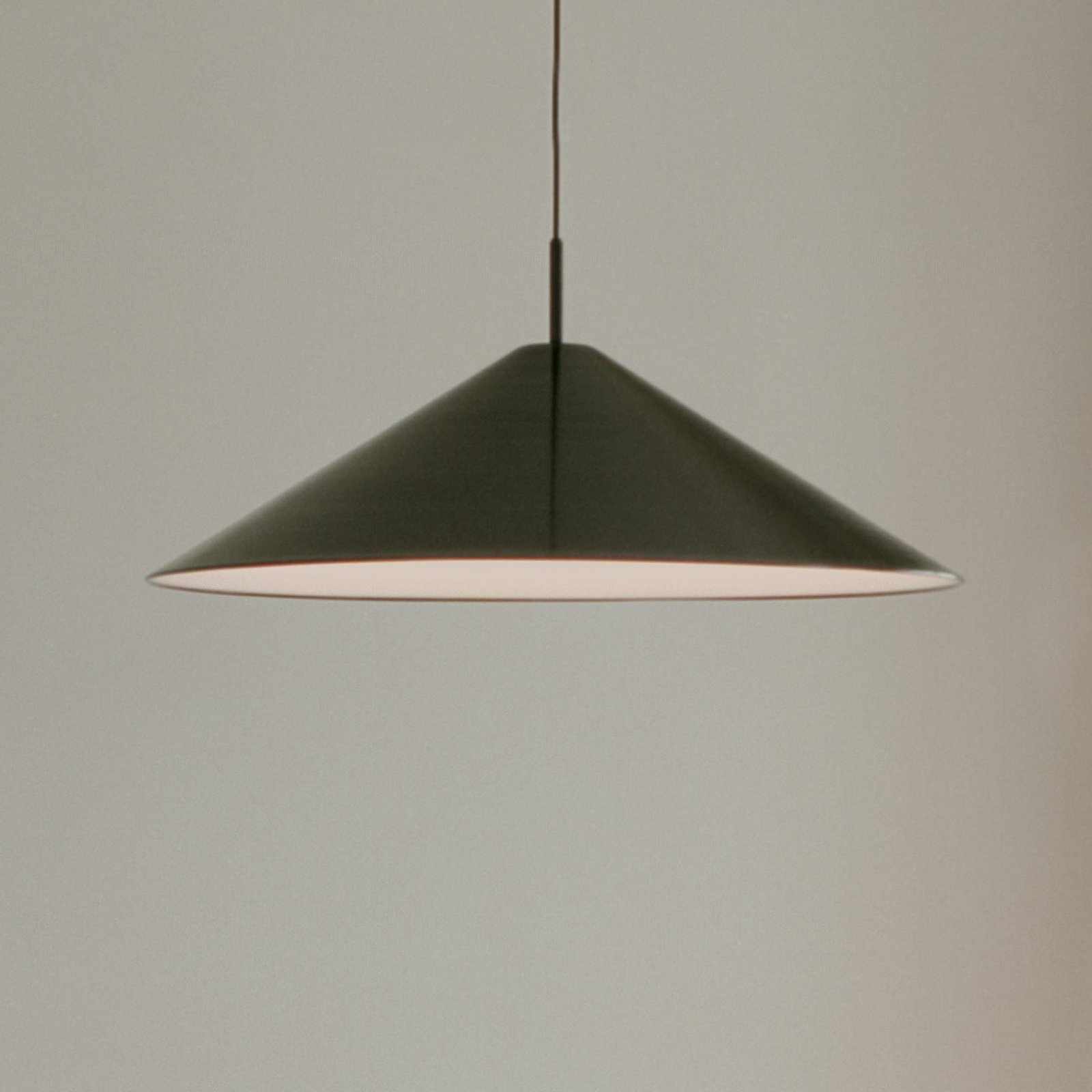 New Works LED lampa Brolly, Ø 70 cm, melna, alumīnija