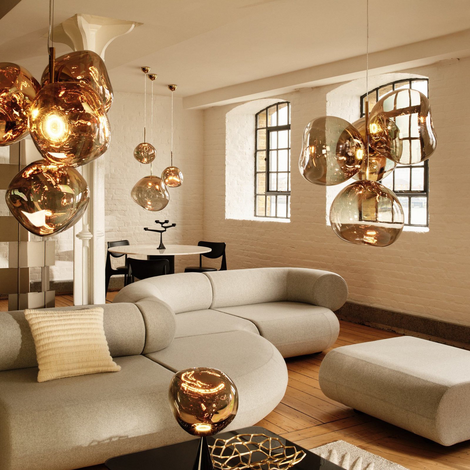 Tom Dixon LED pakabinama lempa „Melt Mini“, Ø 28 cm, auksinė