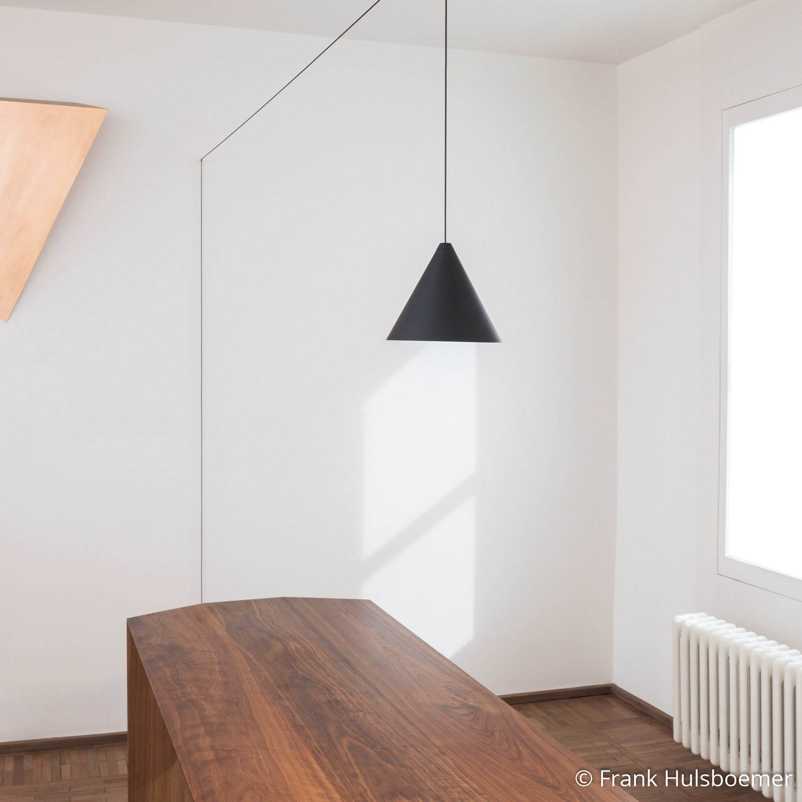 String Light Cone 12 m noir Soft Touch à intensité variable - FLOS