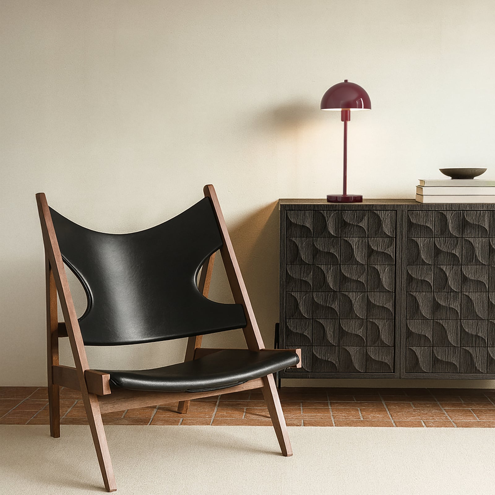 Lampe à poser Vienda, rouge foncé, hauteur 50 cm, métal - Herstal