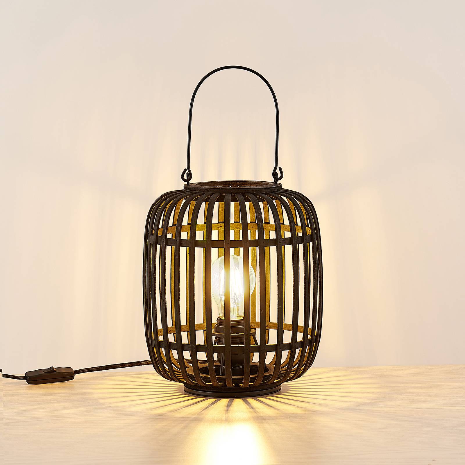 Lampa stołowa Lindby Canyana, czarna, rattan, wysokość 27 cm