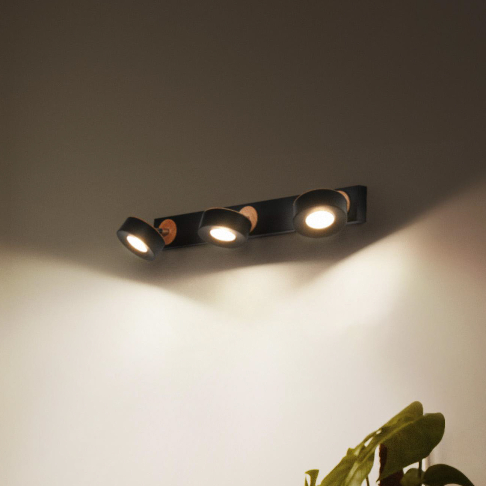 LEDVANCE LED plafondspot Pluto, staal, hout, 3-lamps, zwart