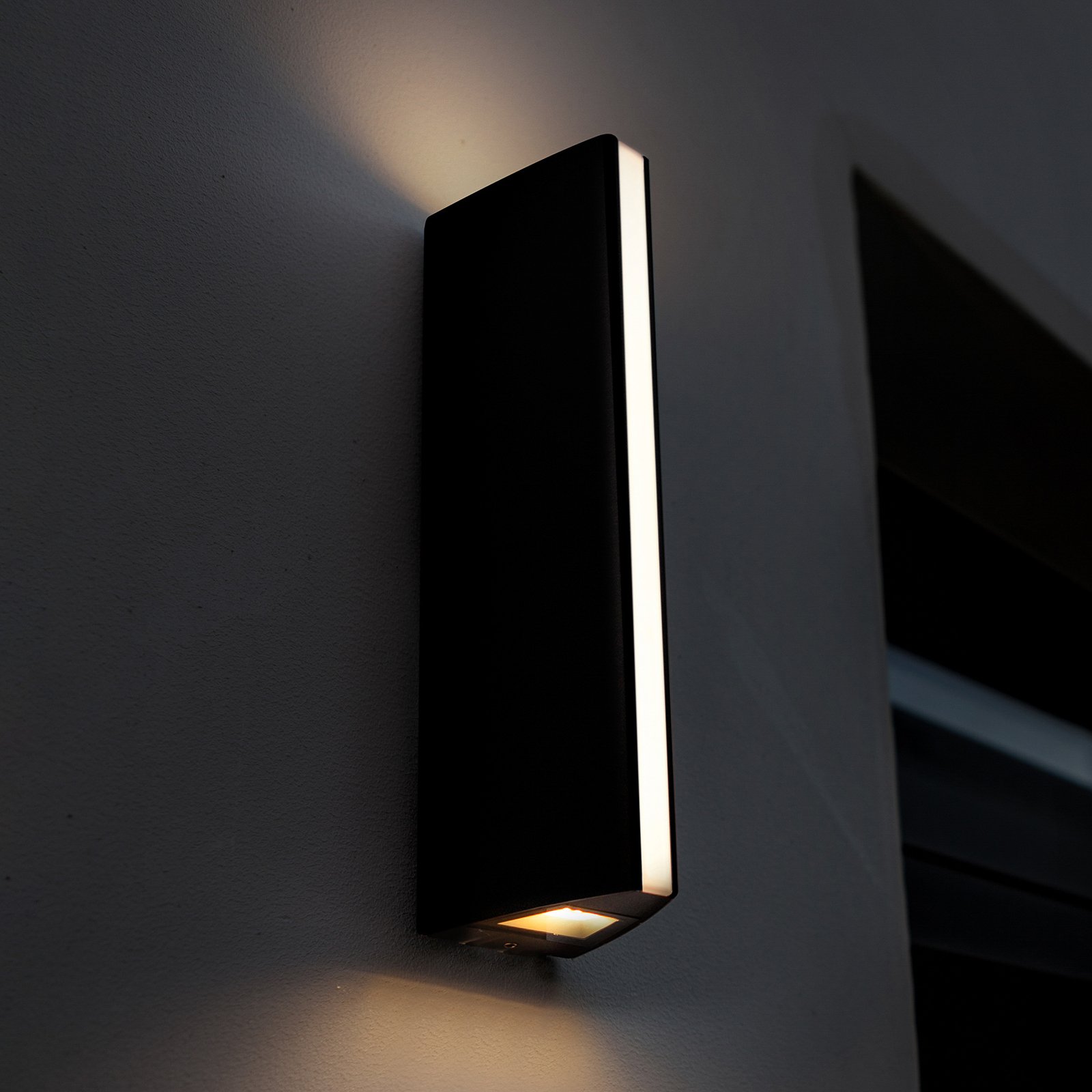 Leo LED outdoor wall light, up/downlight, black