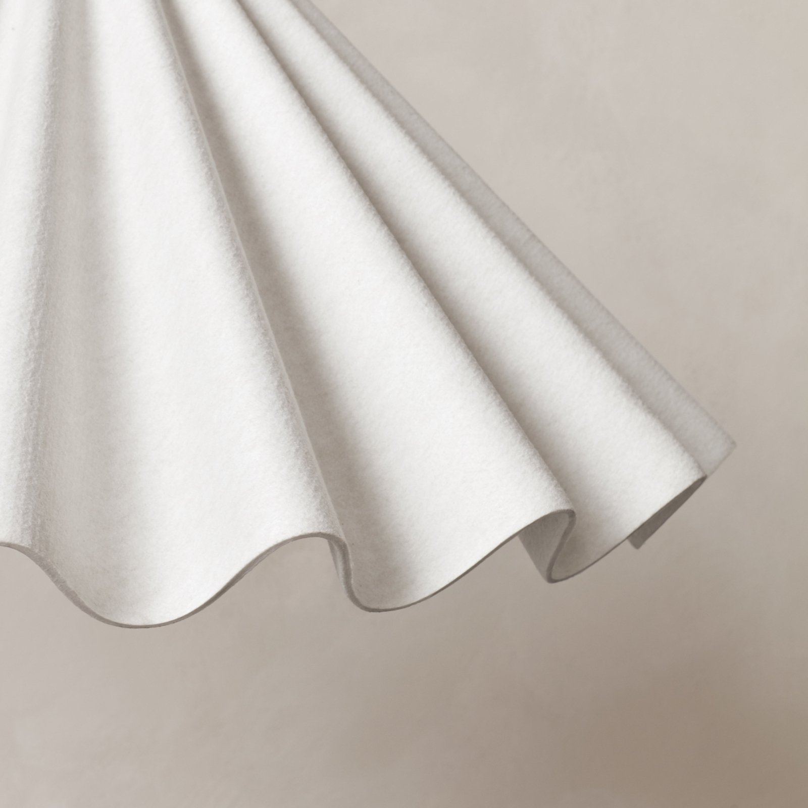 Dancing Taklampa Ø65 Off-White - Audo Copenhagen