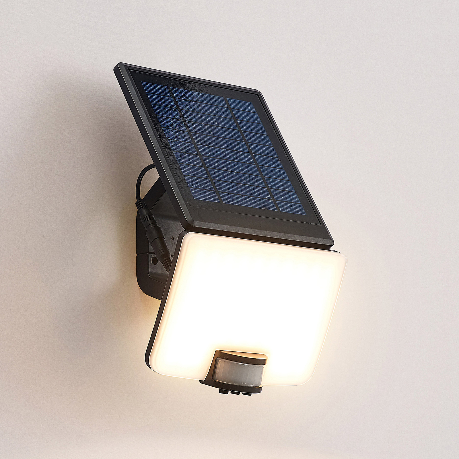 Prios Yahir LED-solcelleveggspot sensor svart