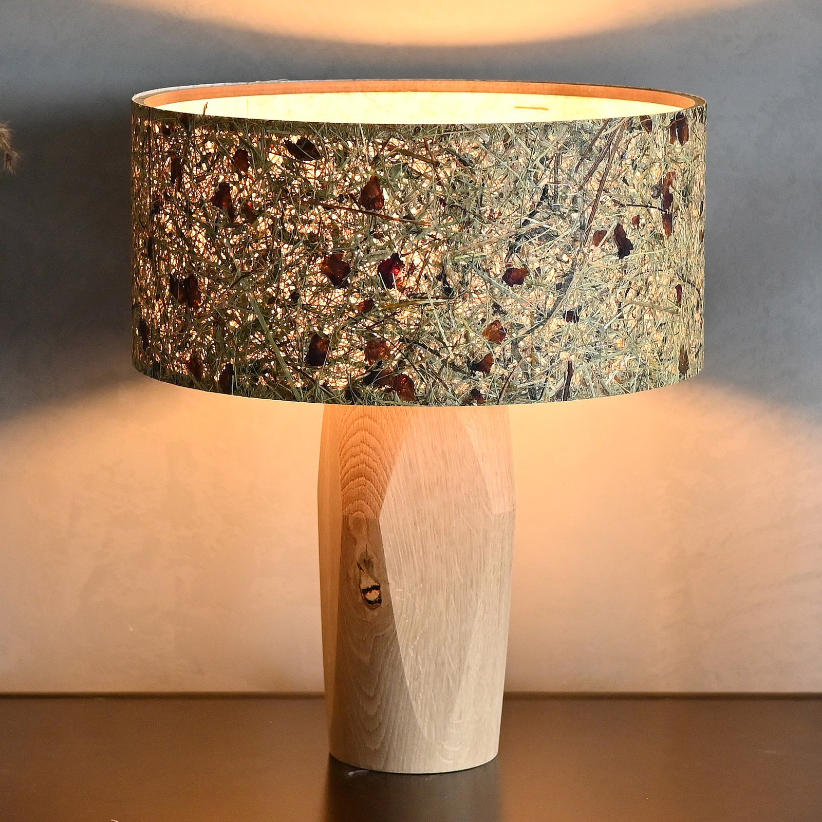 LeuchtNatur Pura LED-Tischlampe, Holz und Almheu