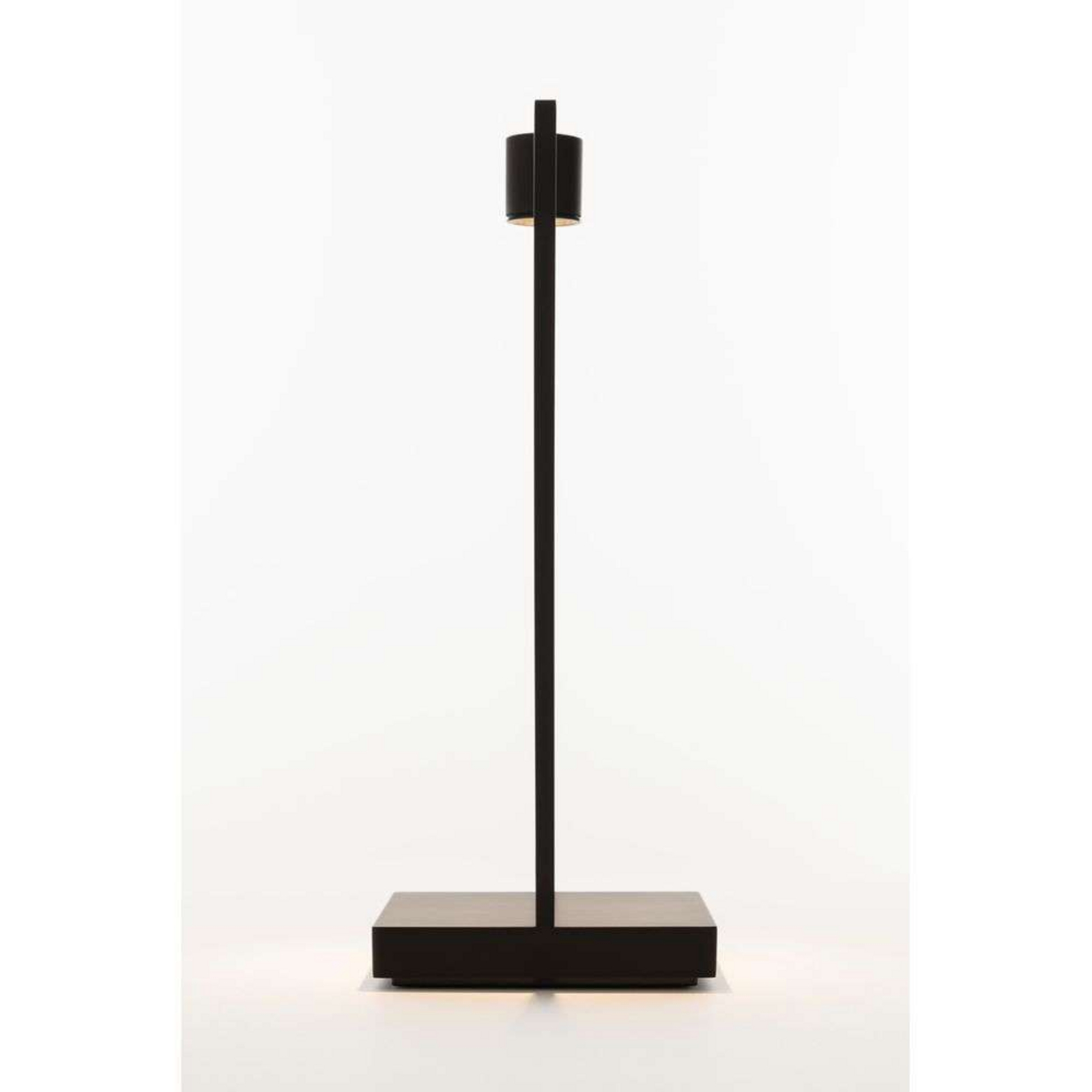 "Artemide Curiosity Focus" įkraunama stalinė lempa, 45 cm "Artemide Curiosity Focus" įkraunama stalinė lempa, 45 cm