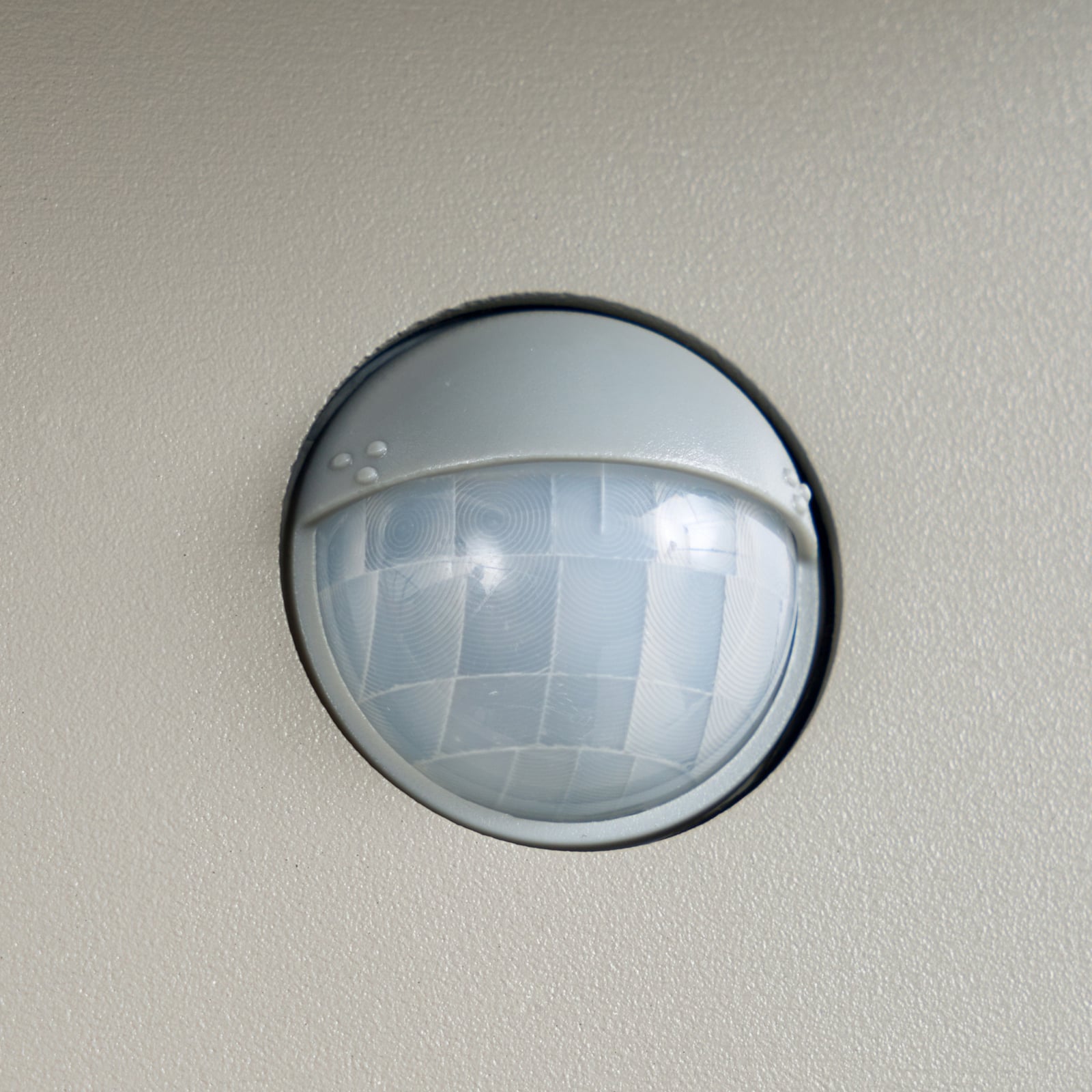 Silvan LED-Außenwandleuchte, Sensor, IP54, grau, Aluminium - Lucande Silvan LED-Außenwandleuchte, Sensor, IP54, grau, Aluminium - Lucande